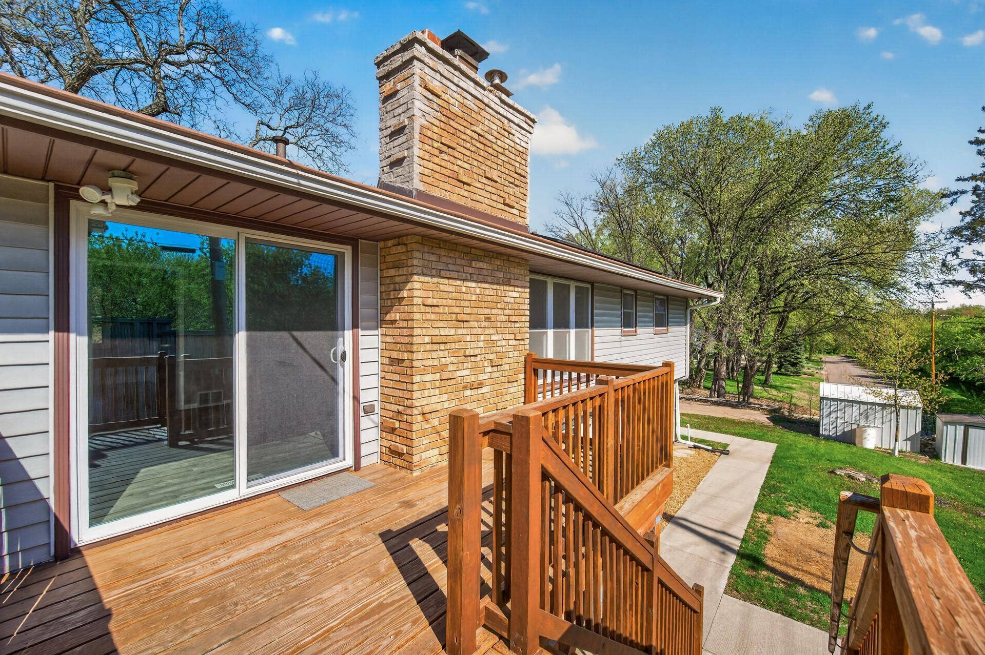 2580 Winfield Avenue, Golden Valley, MN 55422 Deck off main floor living room