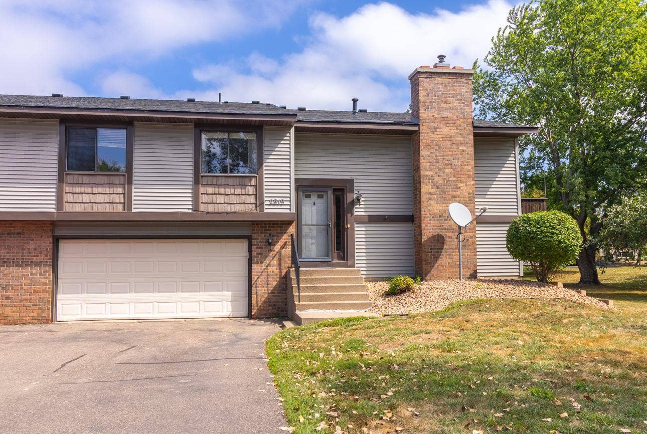 2819 Wimbledon Ridge, Woodbury, MN 55125 2819 Wimbledon Ridge, Woodbury, MN 55125