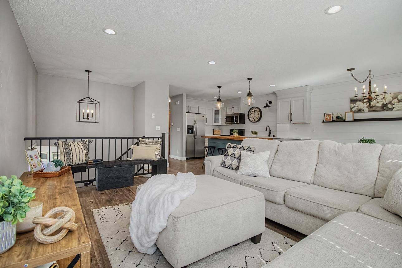2819 Wimbledon Ridge, Woodbury, MN 55125 2819 Wimbledon Ridge, Woodbury, MN 55125