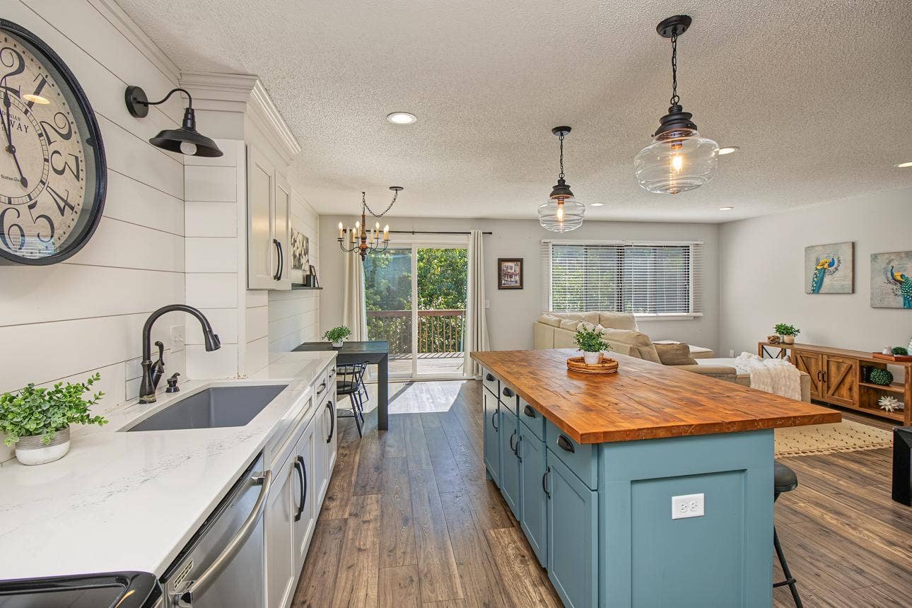 2819 Wimbledon Ridge, Woodbury, MN 55125 2819 Wimbledon Ridge, Woodbury, MN 55125