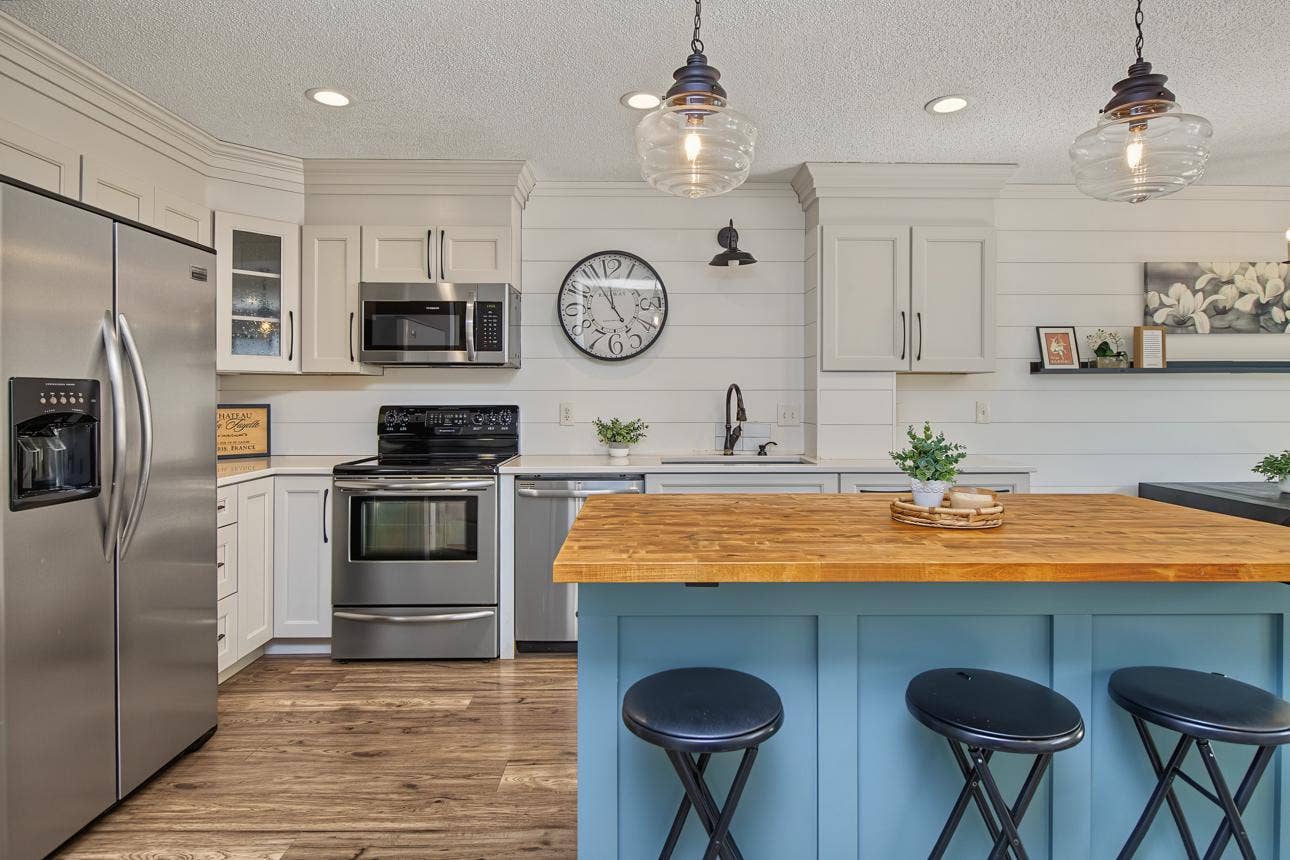 2819 Wimbledon Ridge, Woodbury, MN 55125 2819 Wimbledon Ridge, Woodbury, MN 55125