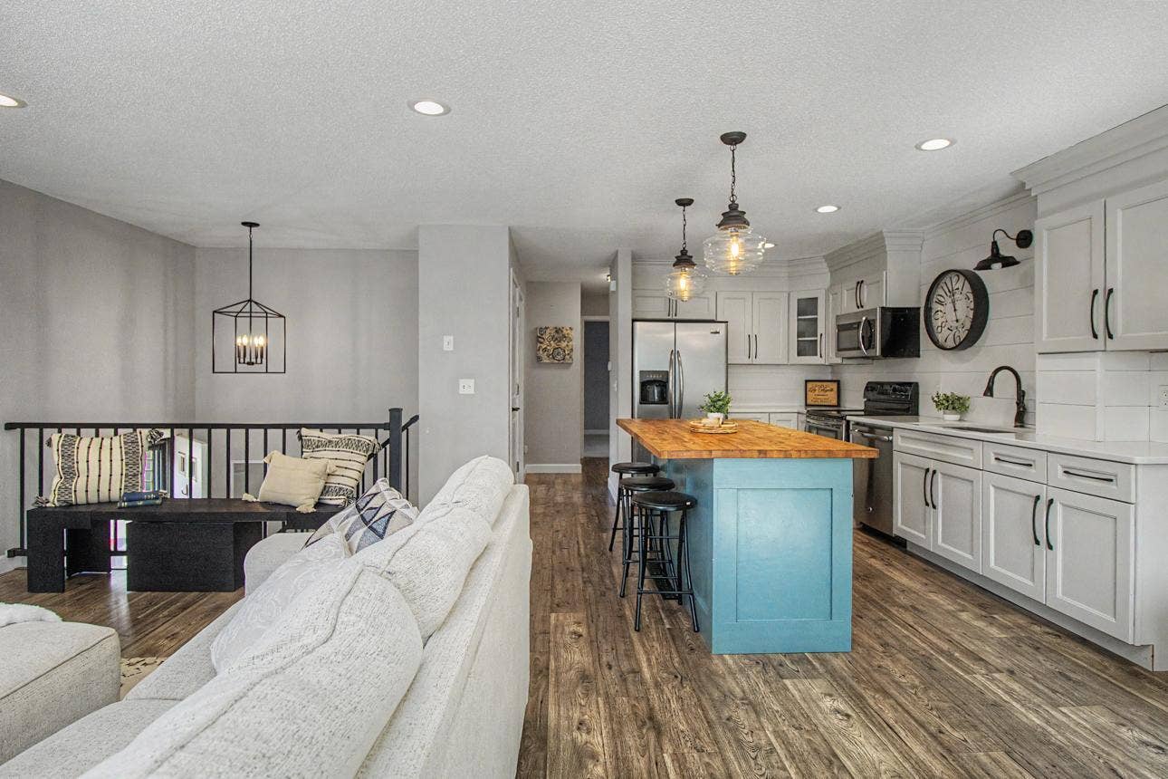 2819 Wimbledon Ridge, Woodbury, MN 55125 2819 Wimbledon Ridge, Woodbury, MN 55125