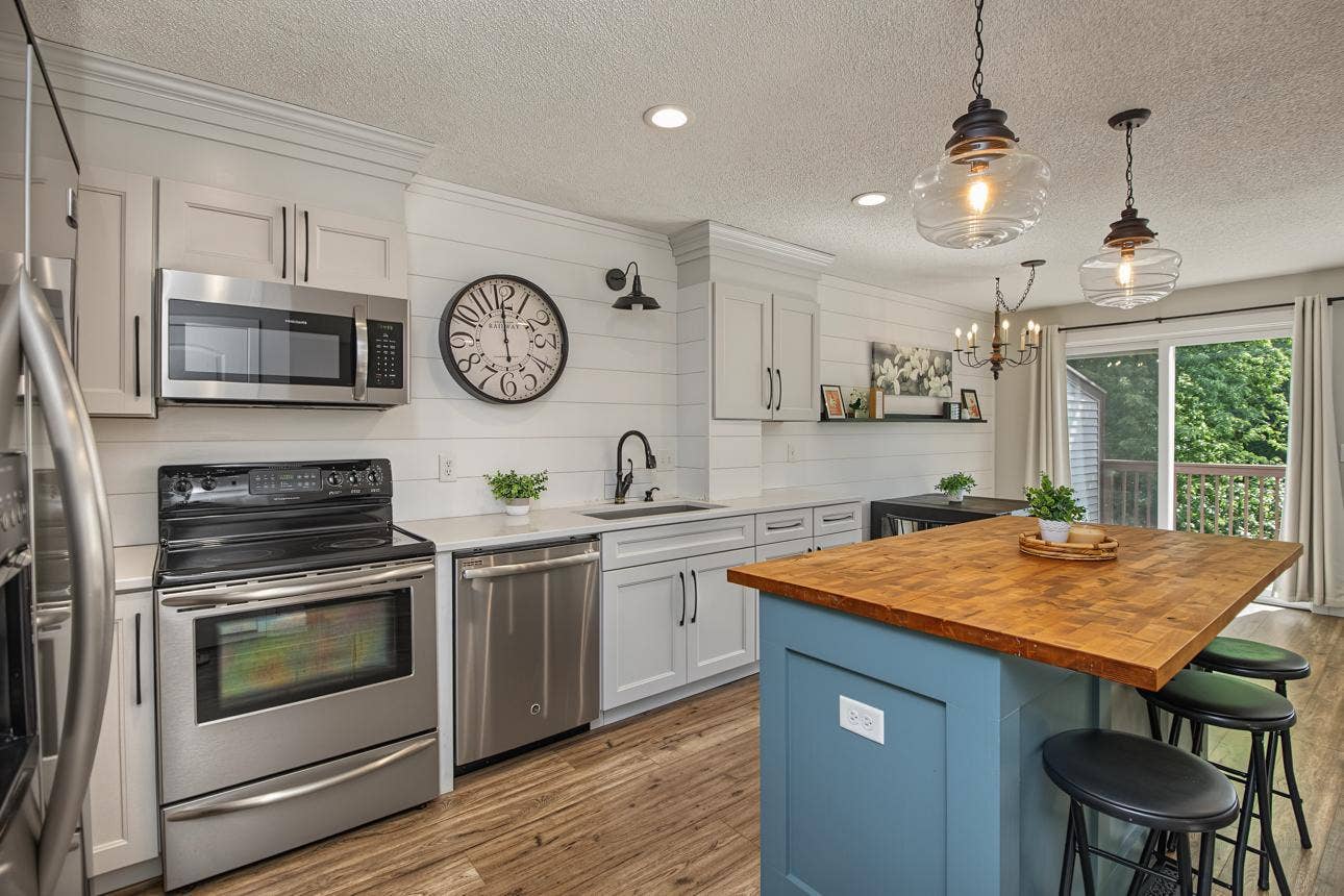 2819 Wimbledon Ridge, Woodbury, MN 55125 2819 Wimbledon Ridge, Woodbury, MN 55125