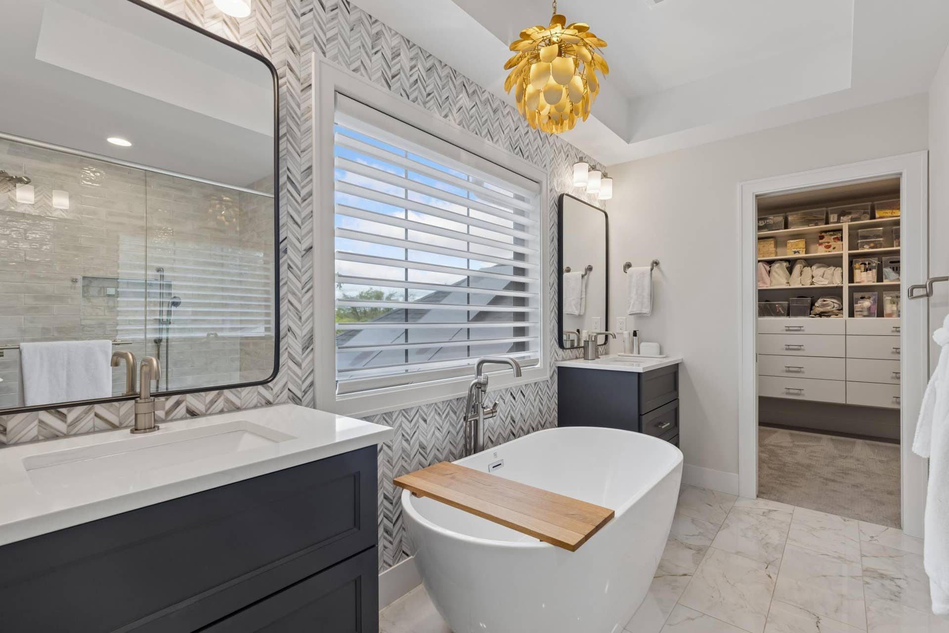 363 Woodlawn Avenue, 95, Saint Paul, MN 55105 Primary ensuite with soaking tub & separate vanities.