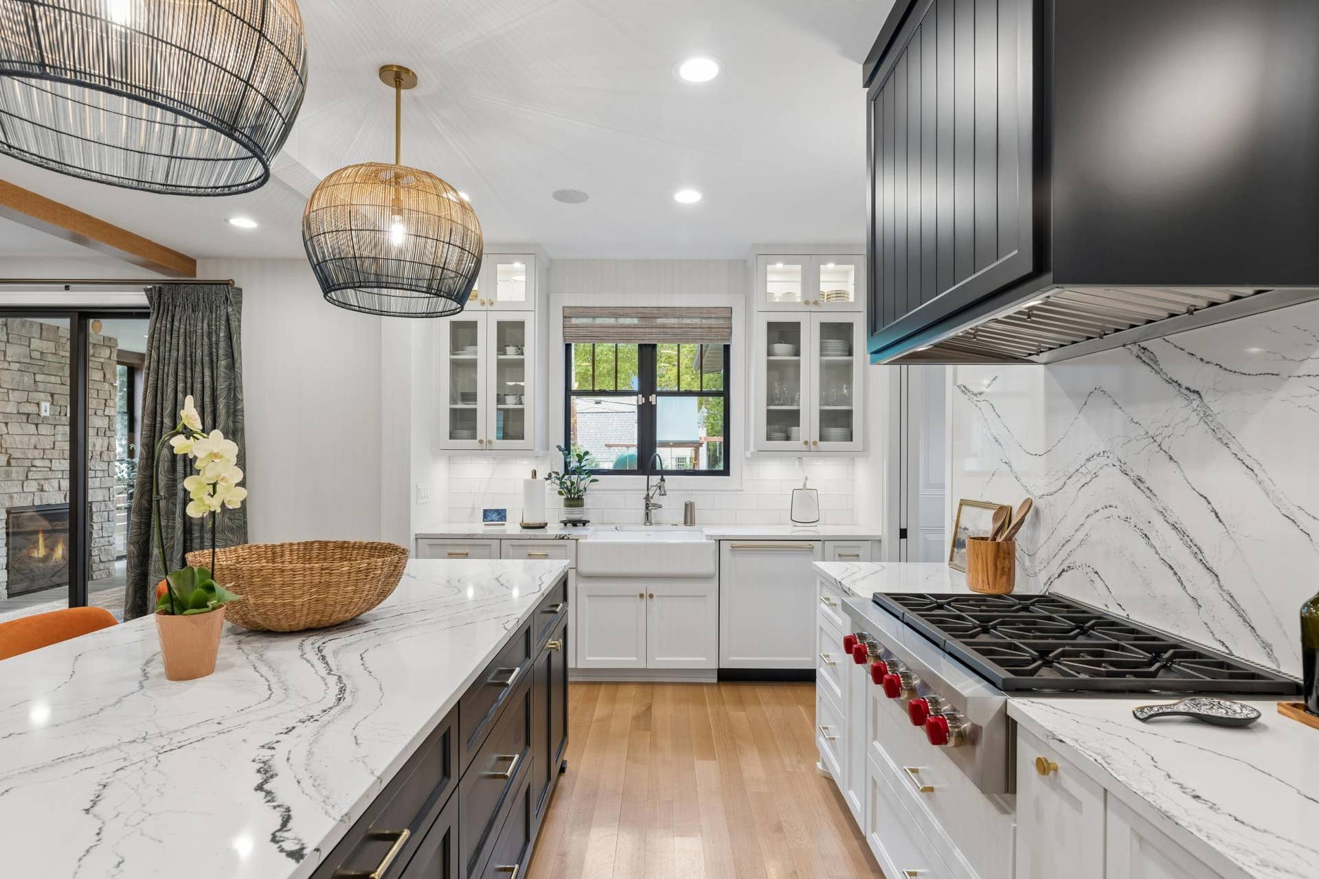 363 Woodlawn Avenue, 95, Saint Paul, MN 55105 Wolf cooktop with custom hood & quartz backsplash.