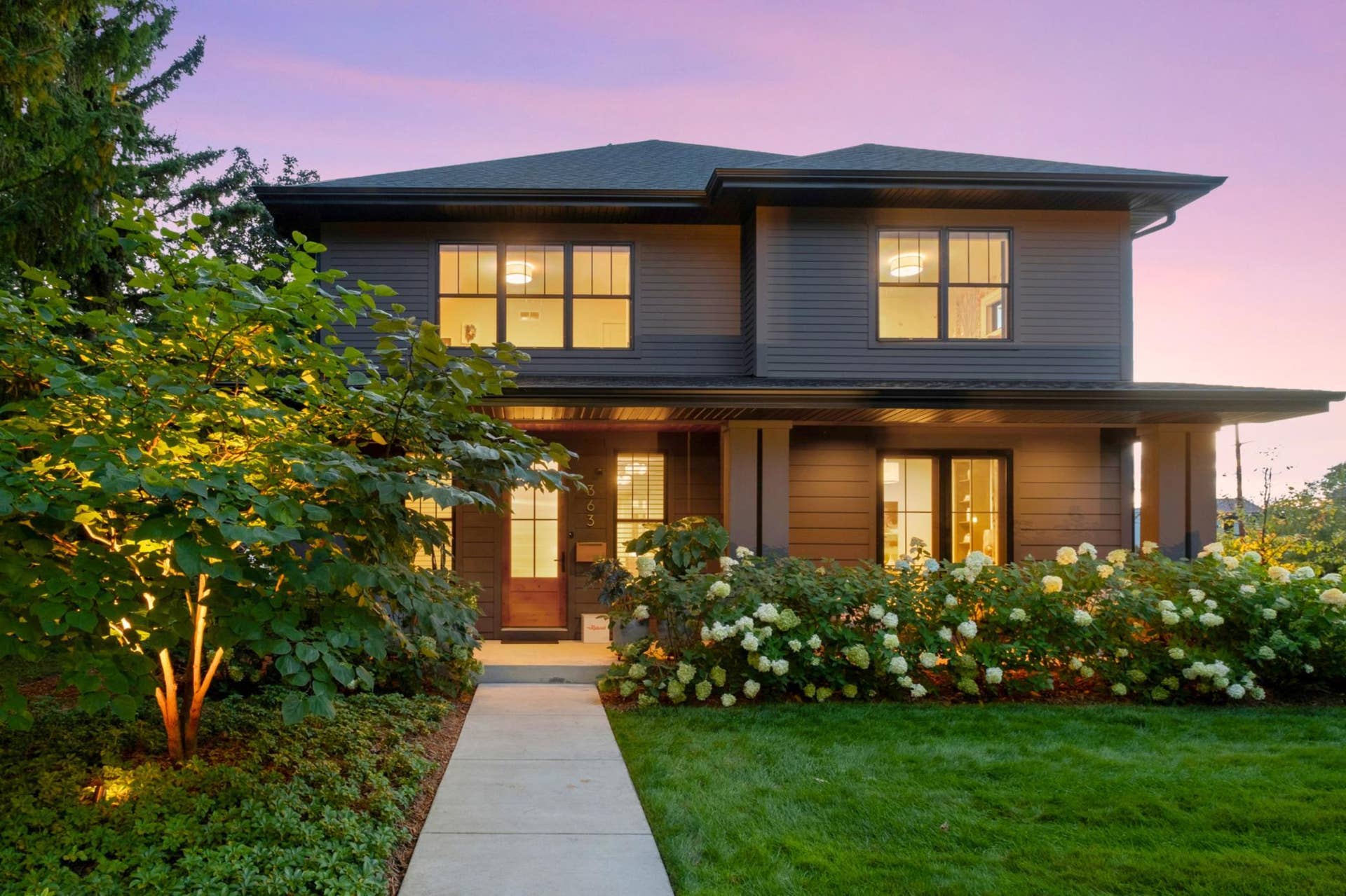 363 Woodlawn Avenue, 95, Saint Paul, MN 55105 Located in the heart of Mac-Groveland, this custom-built home is just one block from the Mississippi River!