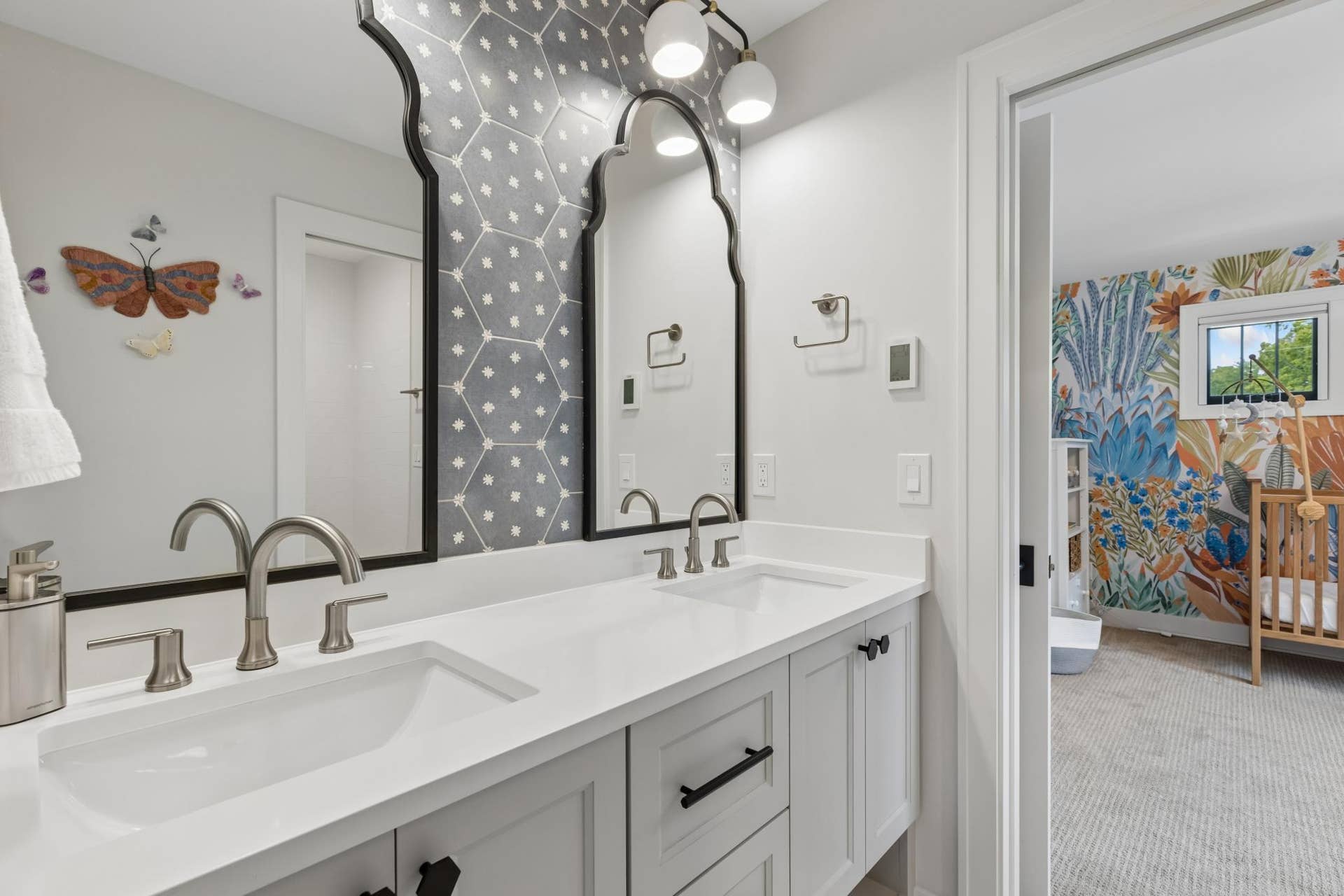 363 Woodlawn Avenue, 95, Saint Paul, MN 55105 Well-appointed Jack & Jill bathroom.