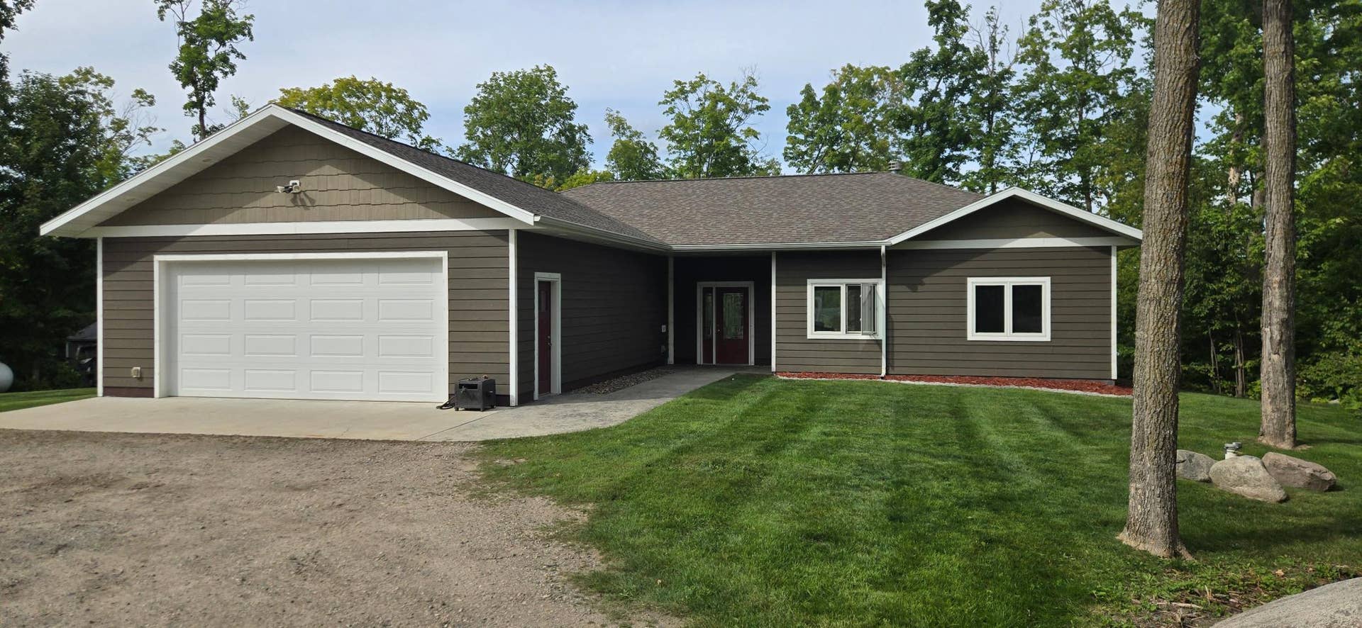 14647 Anjonabe Court SE, Bemidji, MN 56601 Front of House.jpg
