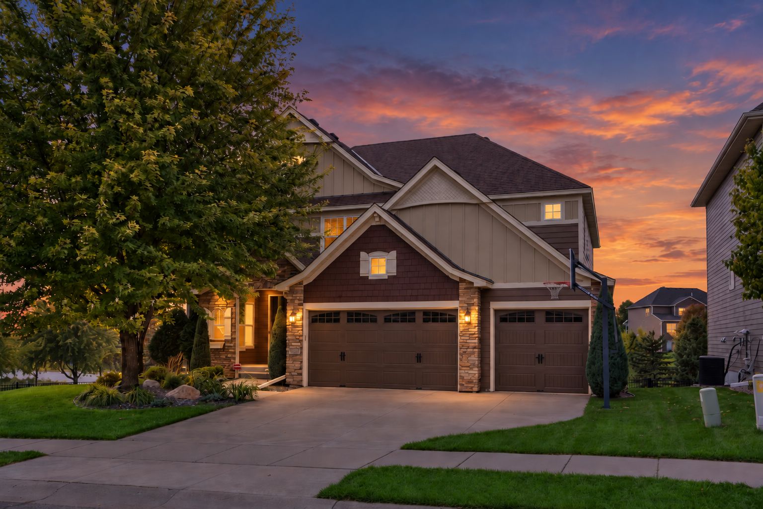 15842 57th Place N, Plymouth, MN 55446 Twilight - Front