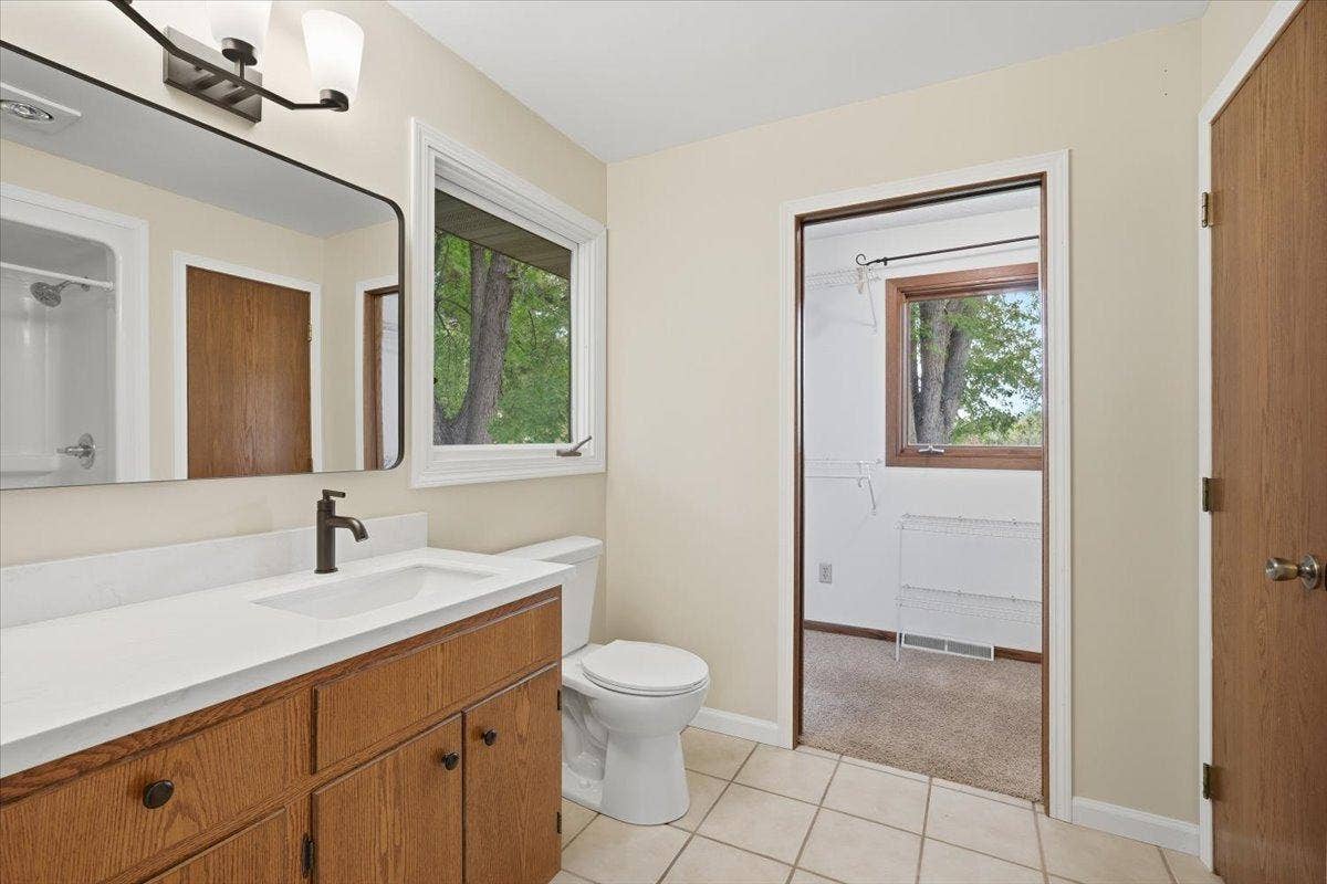 272 Glenmont Road, River Falls, WI 54022 272 Glenmont Road, River Falls, WI 54022