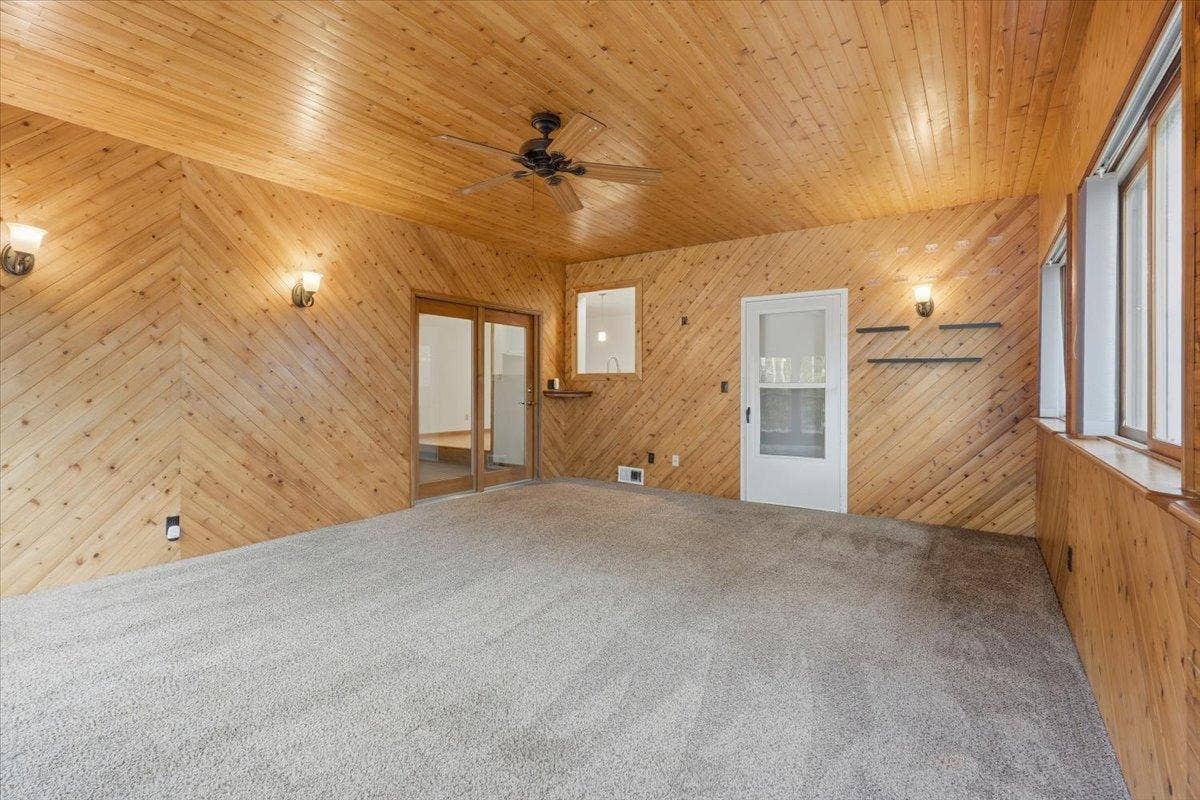 272 Glenmont Road, River Falls, WI 54022 272 Glenmont Road, River Falls, WI 54022
