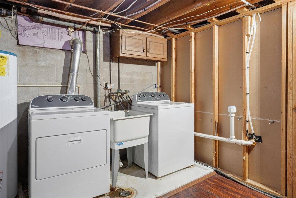 272 Glenmont Road, River Falls, WI 54022 272 Glenmont Road, River Falls, WI 54022