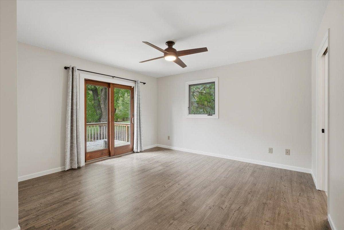 272 Glenmont Road, River Falls, WI 54022 Private bedroom en-suite with private deck access.