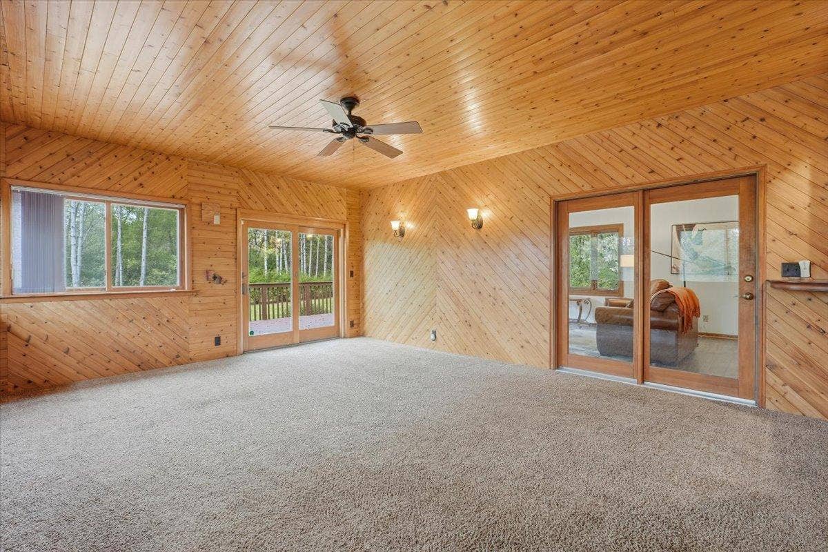 272 Glenmont Road, River Falls, WI 54022 272 Glenmont Road, River Falls, WI 54022