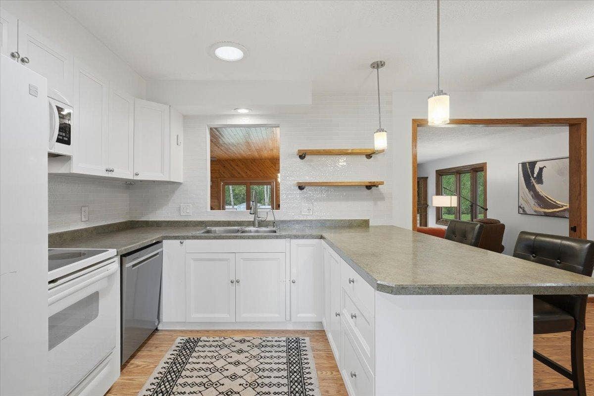 272 Glenmont Road, River Falls, WI 54022 272 Glenmont Road, River Falls, WI 54022