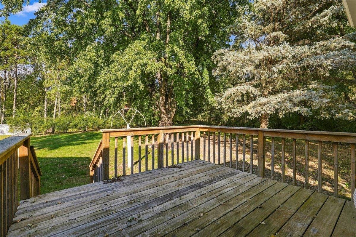 272 Glenmont Road, River Falls, WI 54022 Private primary en-suite deck.