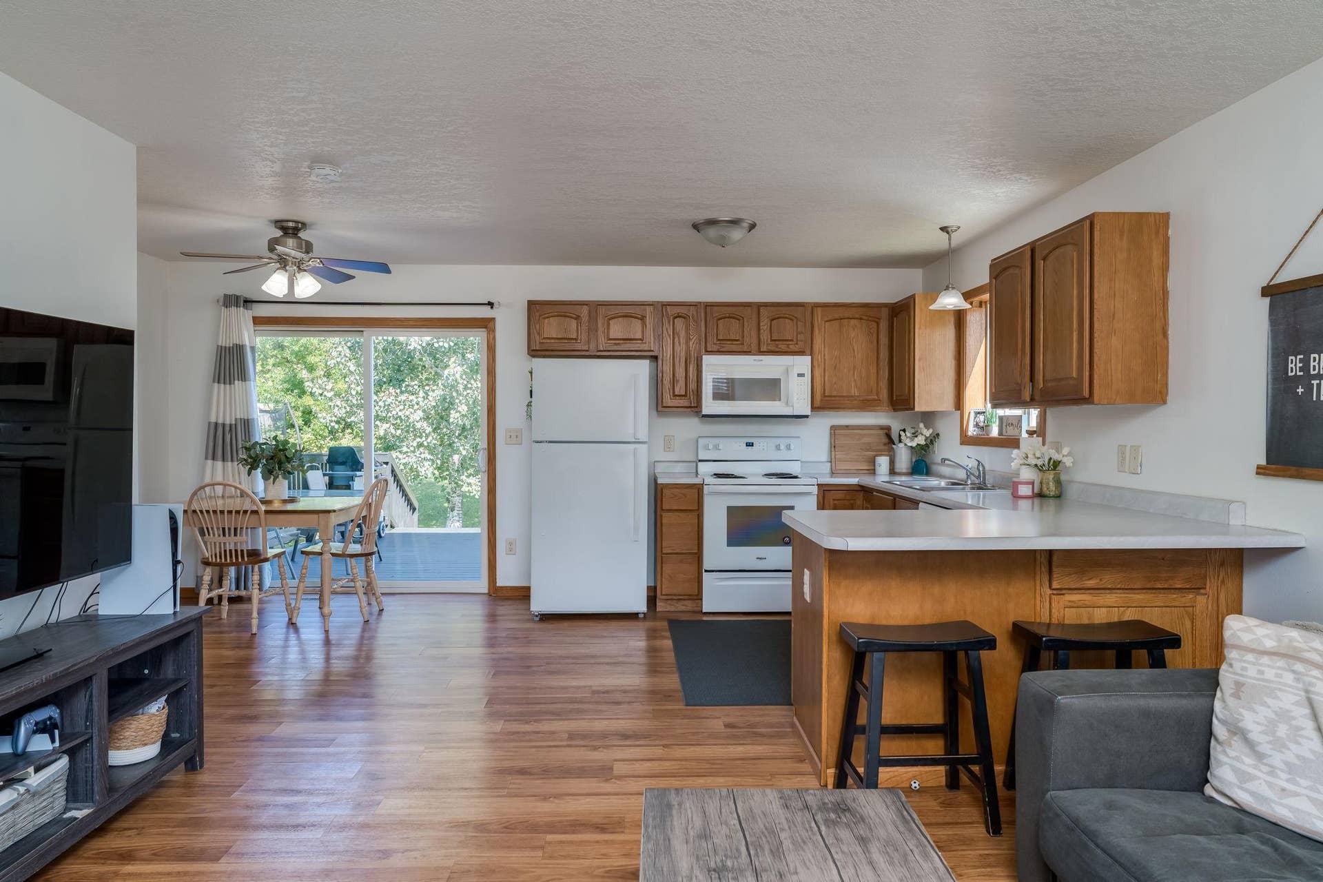 144 Savannah Court, Mankato, MN 56001 144 Savannah Court, Mankato, MN 56001