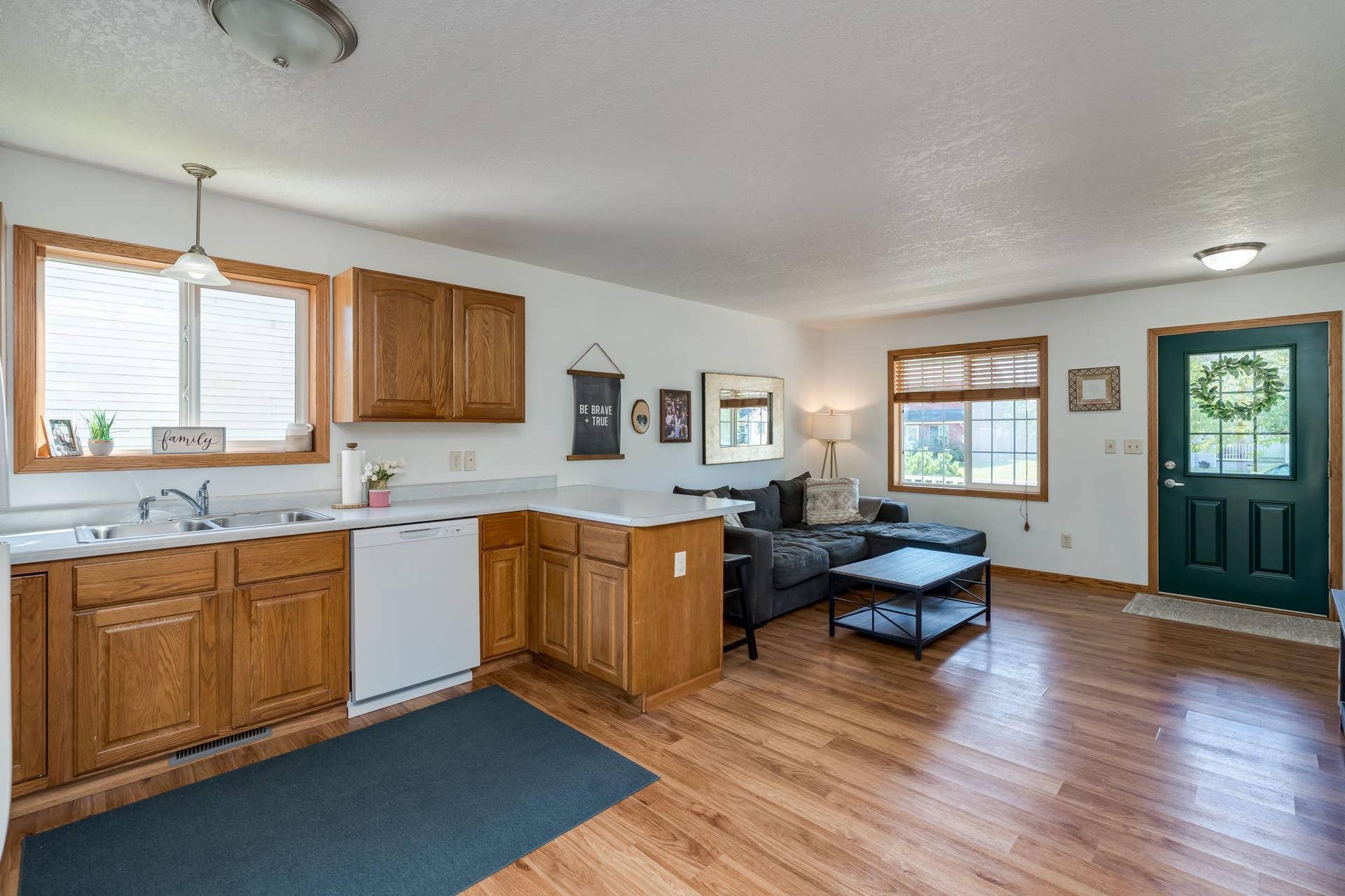 144 Savannah Court, Mankato, MN 56001 144 Savannah Court, Mankato, MN 56001