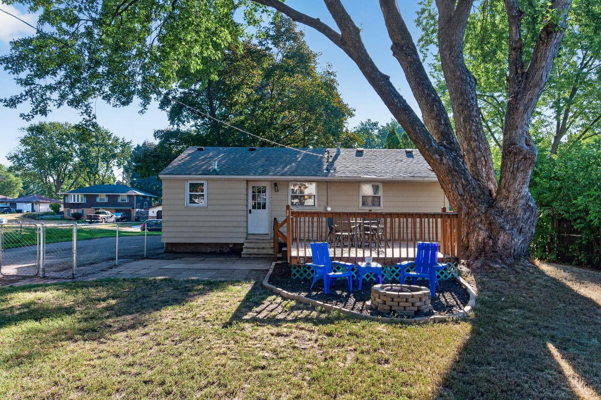 180 Grenadier Avenue N, Oakdale, MN 55128 180 Grenadier Avenue N, Oakdale, MN 55128