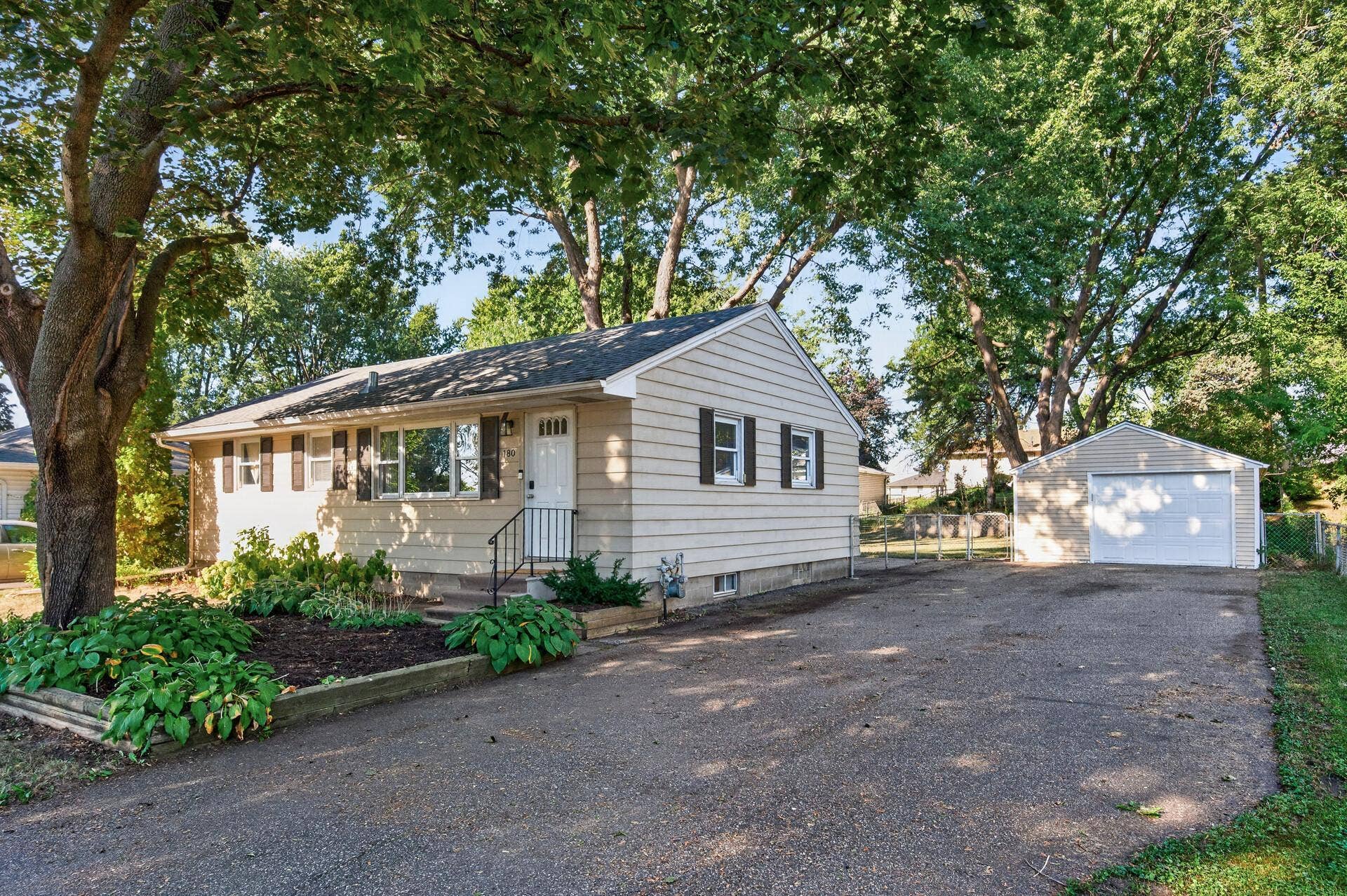 180 Grenadier Avenue N, Oakdale, MN 55128 180 Grenadier Avenue N, Oakdale, MN 55128
