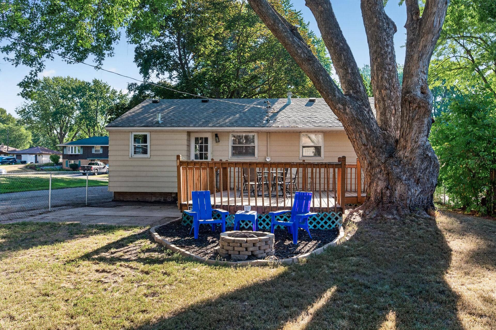 180 Grenadier Avenue N, Oakdale, MN 55128 180 Grenadier Avenue N, Oakdale, MN 55128