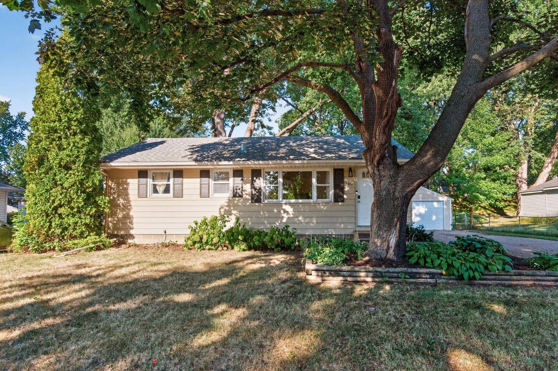 180 Grenadier Avenue N, Oakdale, MN 55128 180 Grenadier Avenue N, Oakdale, MN 55128
