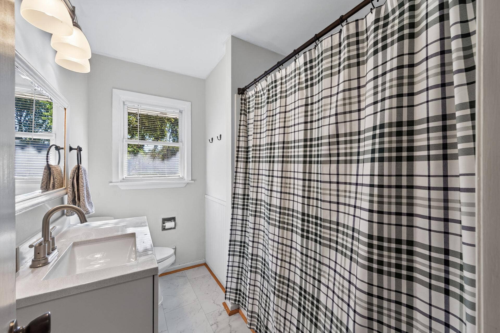 180 Grenadier Avenue N, Oakdale, MN 55128 180 Grenadier Avenue N, Oakdale, MN 55128