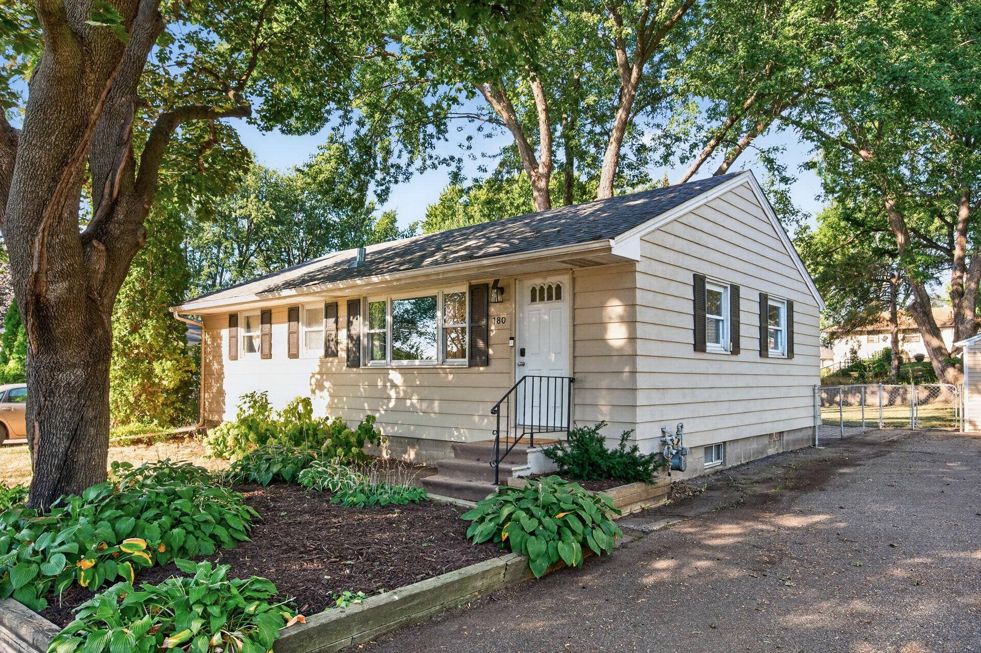 180 Grenadier Avenue N, Oakdale, MN 55128 180 Grenadier Avenue N, Oakdale, MN 55128