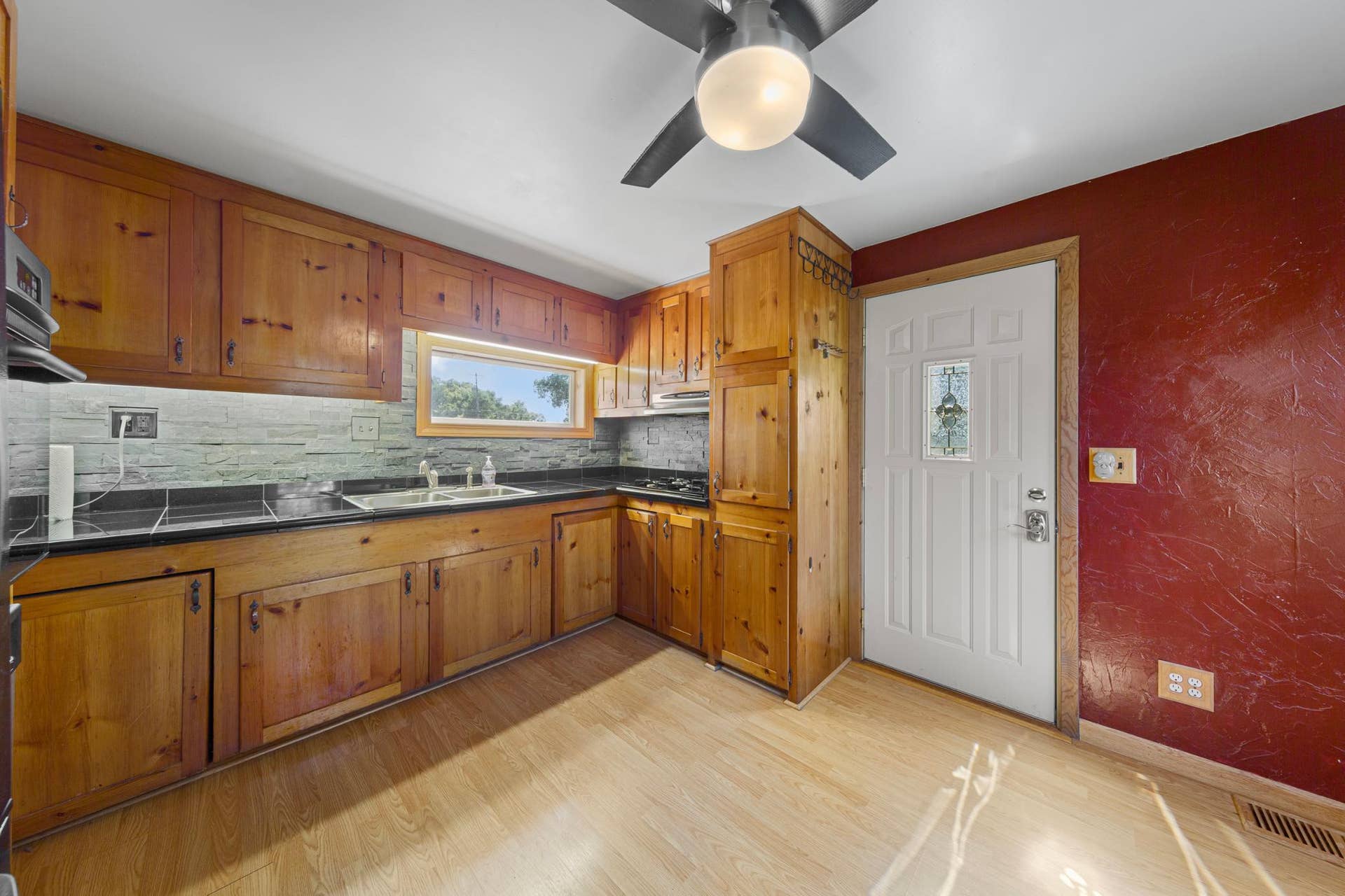 1518 4th Avenue, Mankato, MN 56001 1518 4th Avenue, Mankato, MN 56001