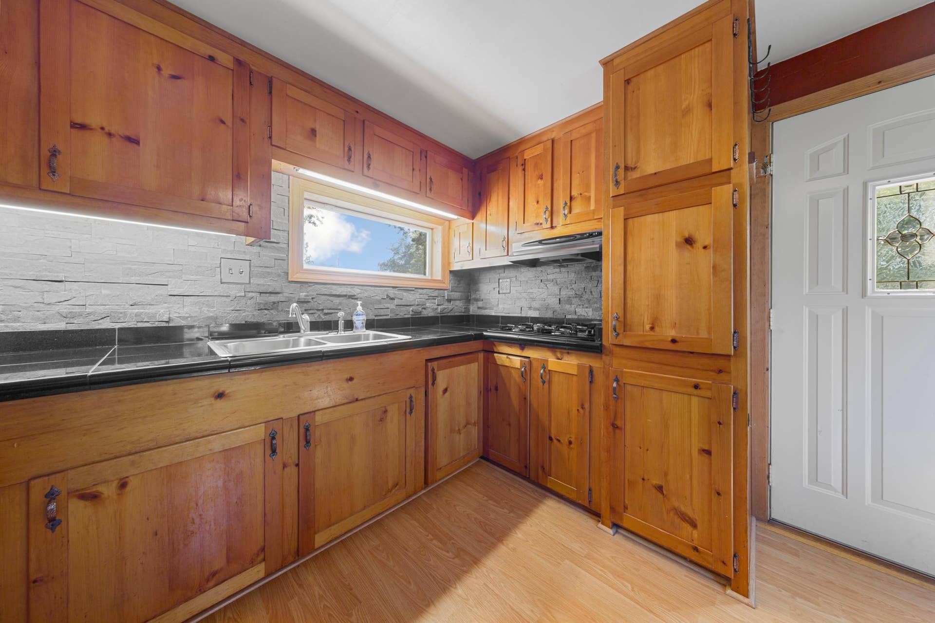 1518 4th Avenue, Mankato, MN 56001 1518 4th Avenue, Mankato, MN 56001