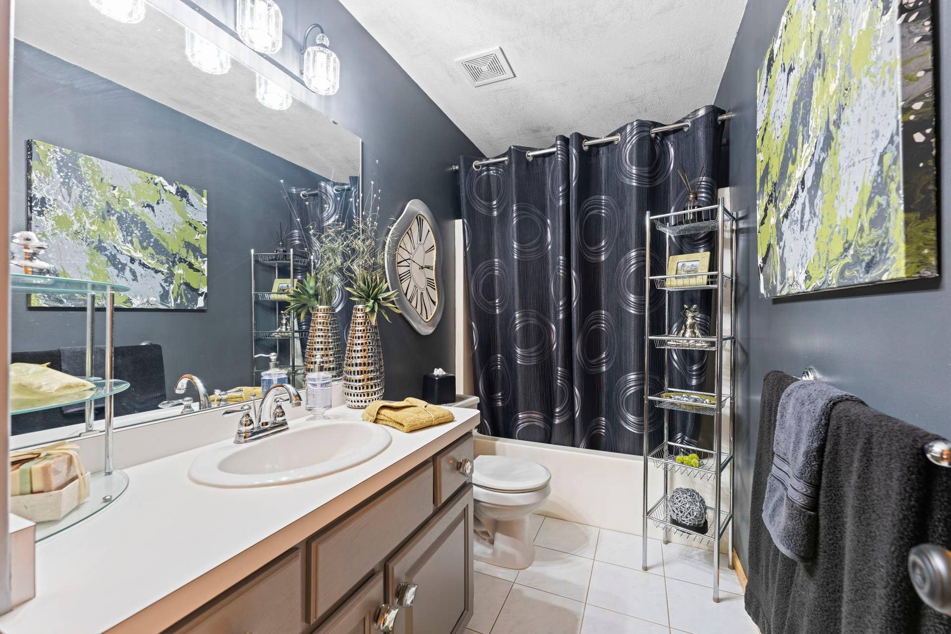 17269 80th Place N, Maple Grove, MN 55311 Upper Level Bathroom