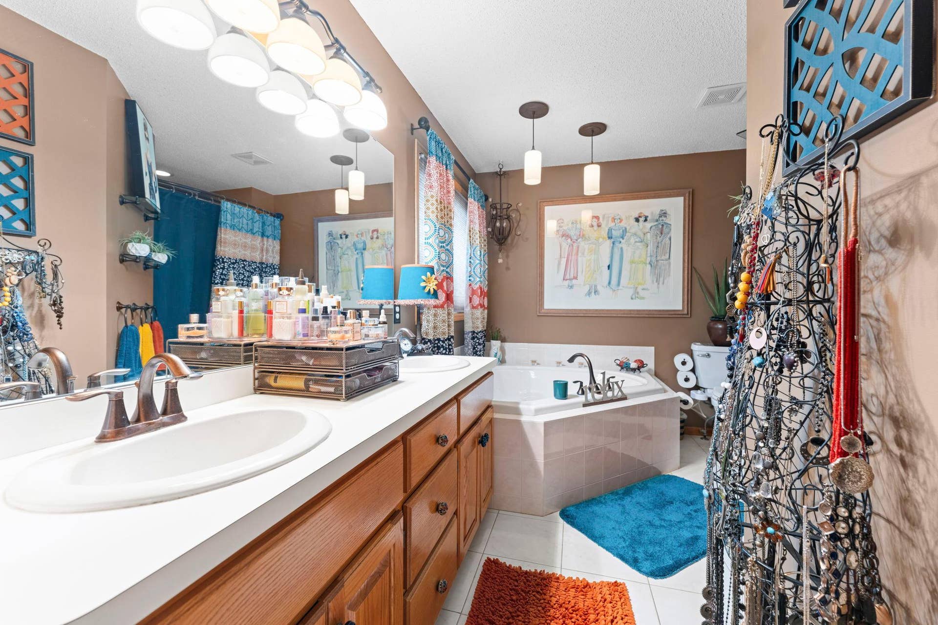 17269 80th Place N, Maple Grove, MN 55311 Owner's Private Bath with Jacuzzi Tub and Dual Sinks