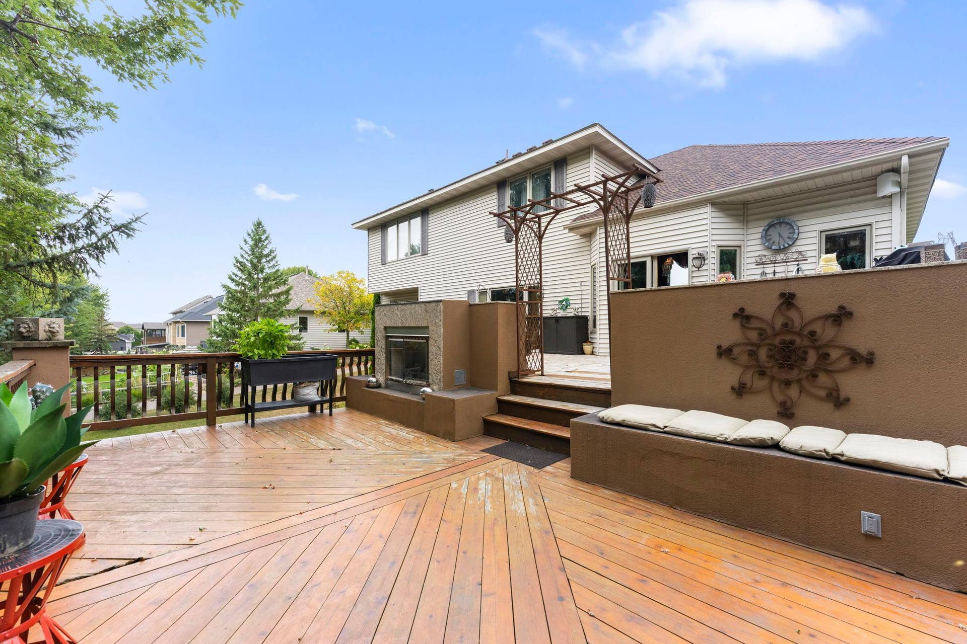 17269 80th Place N, Maple Grove, MN 55311 Large space for entertaining