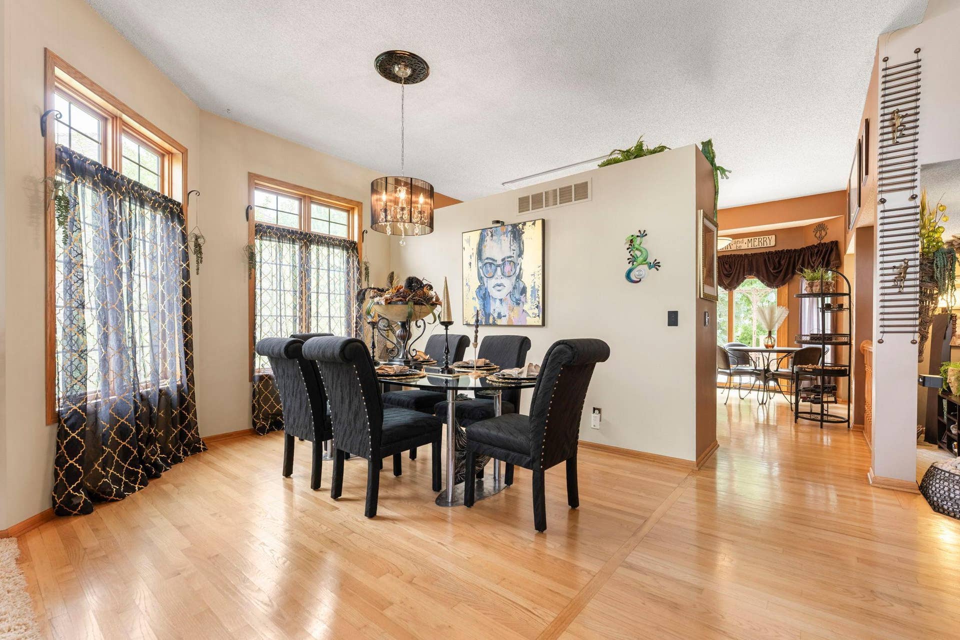 17269 80th Place N, Maple Grove, MN 55311 Dining Room conveniently located off of the Kitchen