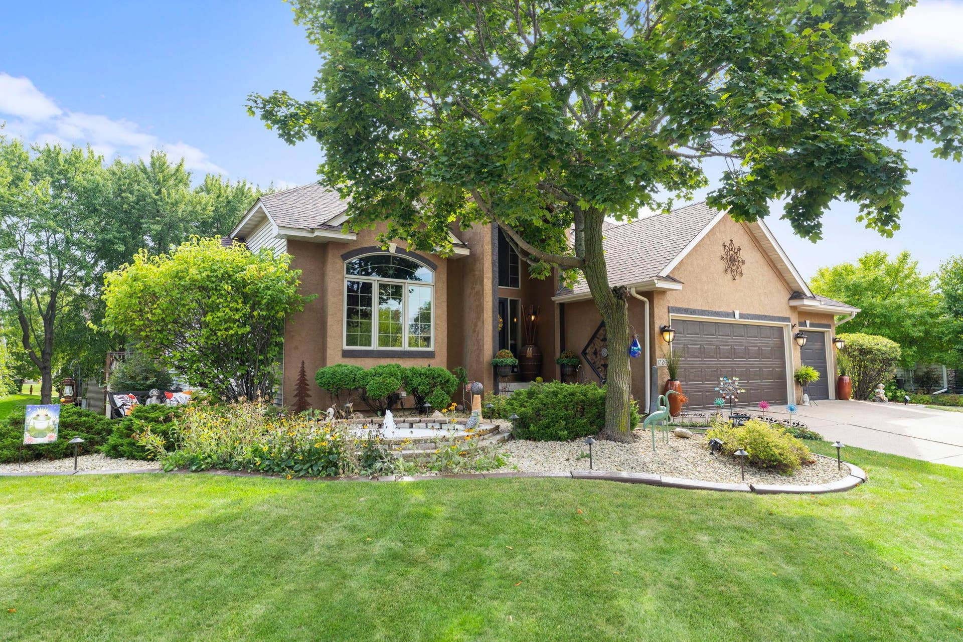 17269 80th Place N, Maple Grove, MN 55311 Welcome Home - your dream is awaiting.