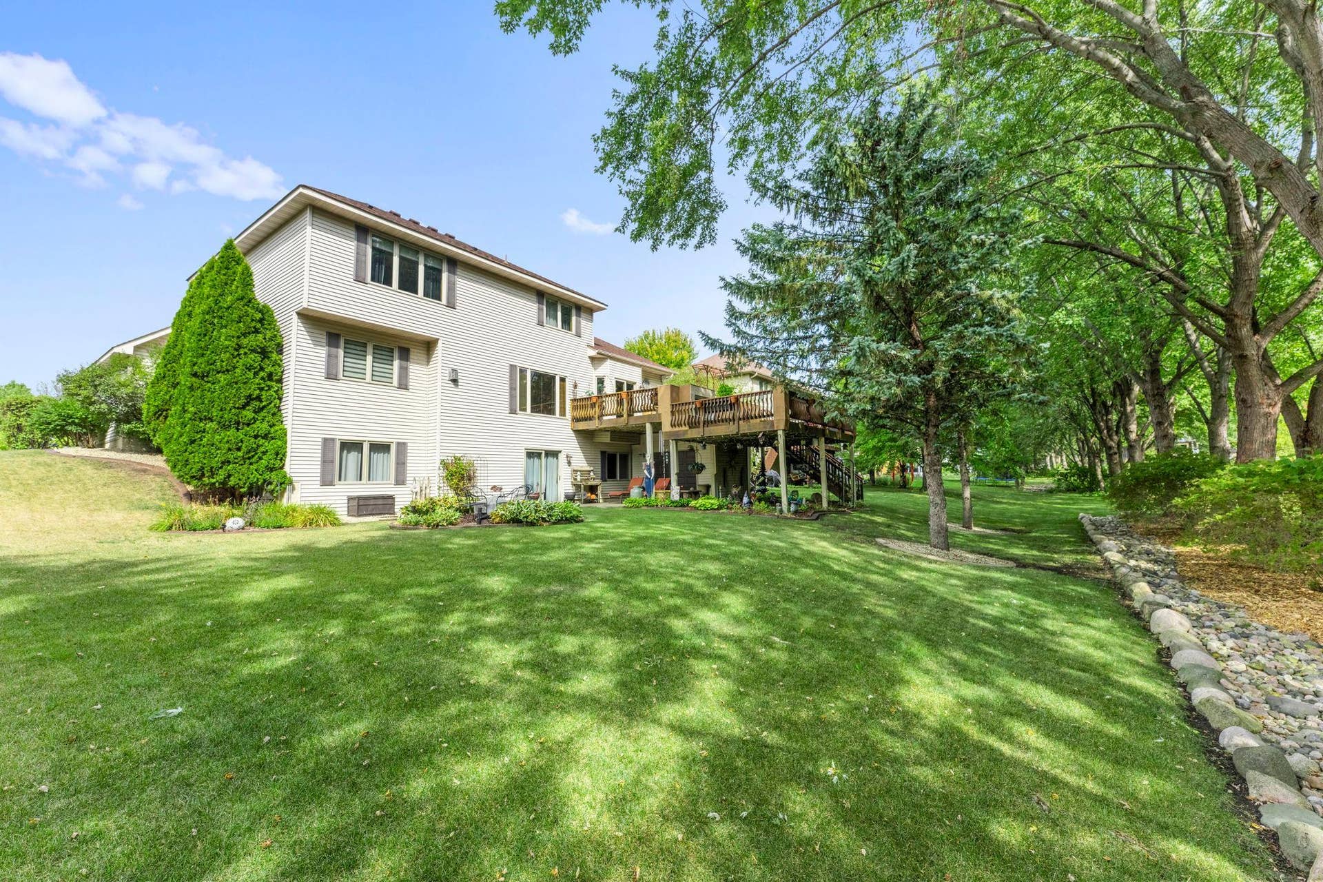17269 80th Place N, Maple Grove, MN 55311 Don't wait- schedule a showing today!