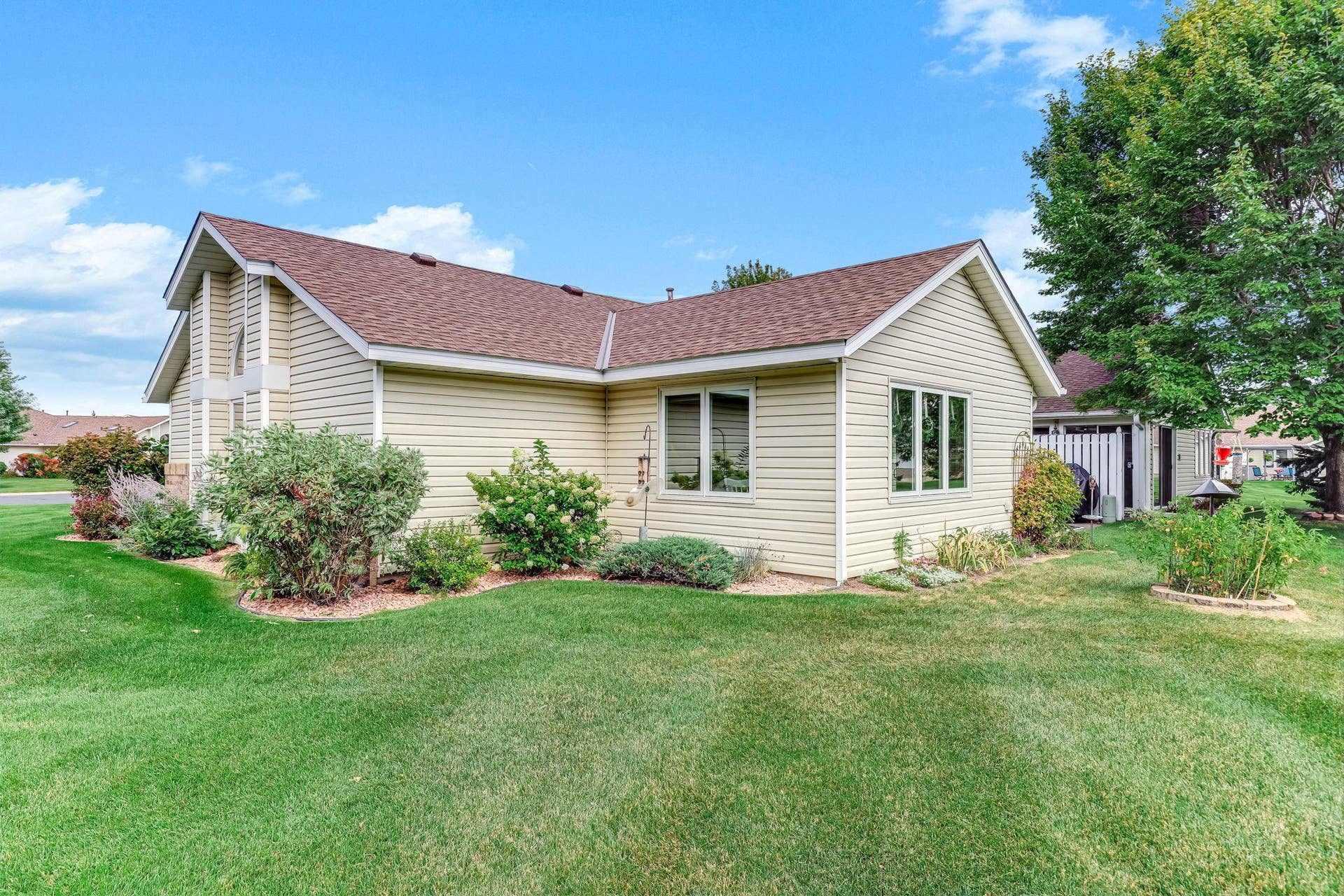 9205 Yorkshire Lane, Brooklyn Park, MN 55443 9205 Yorkshire Lane, Brooklyn Park, MN 55443