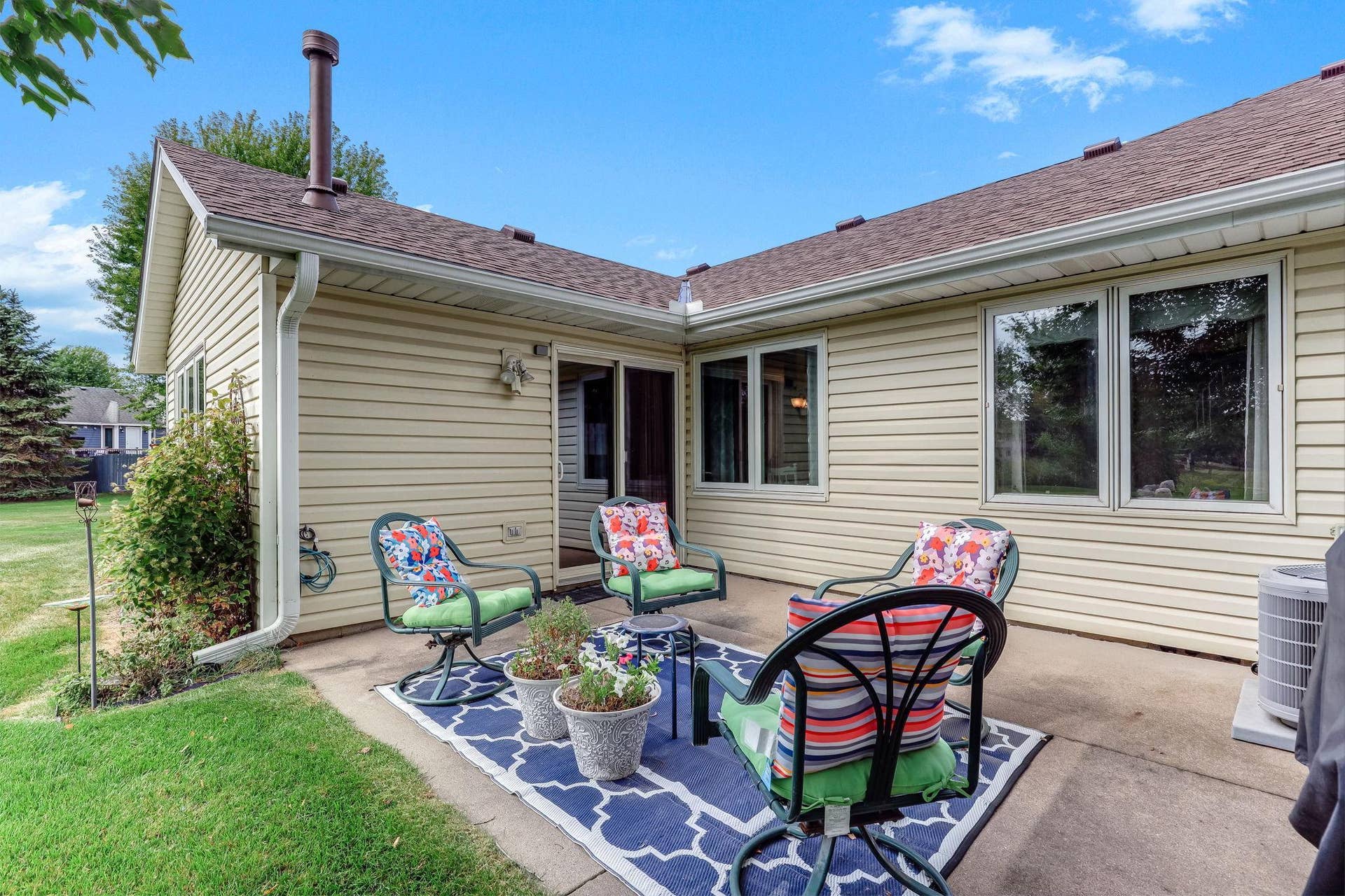 9205 Yorkshire Lane, Brooklyn Park, MN 55443 9205 Yorkshire Lane, Brooklyn Park, MN 55443