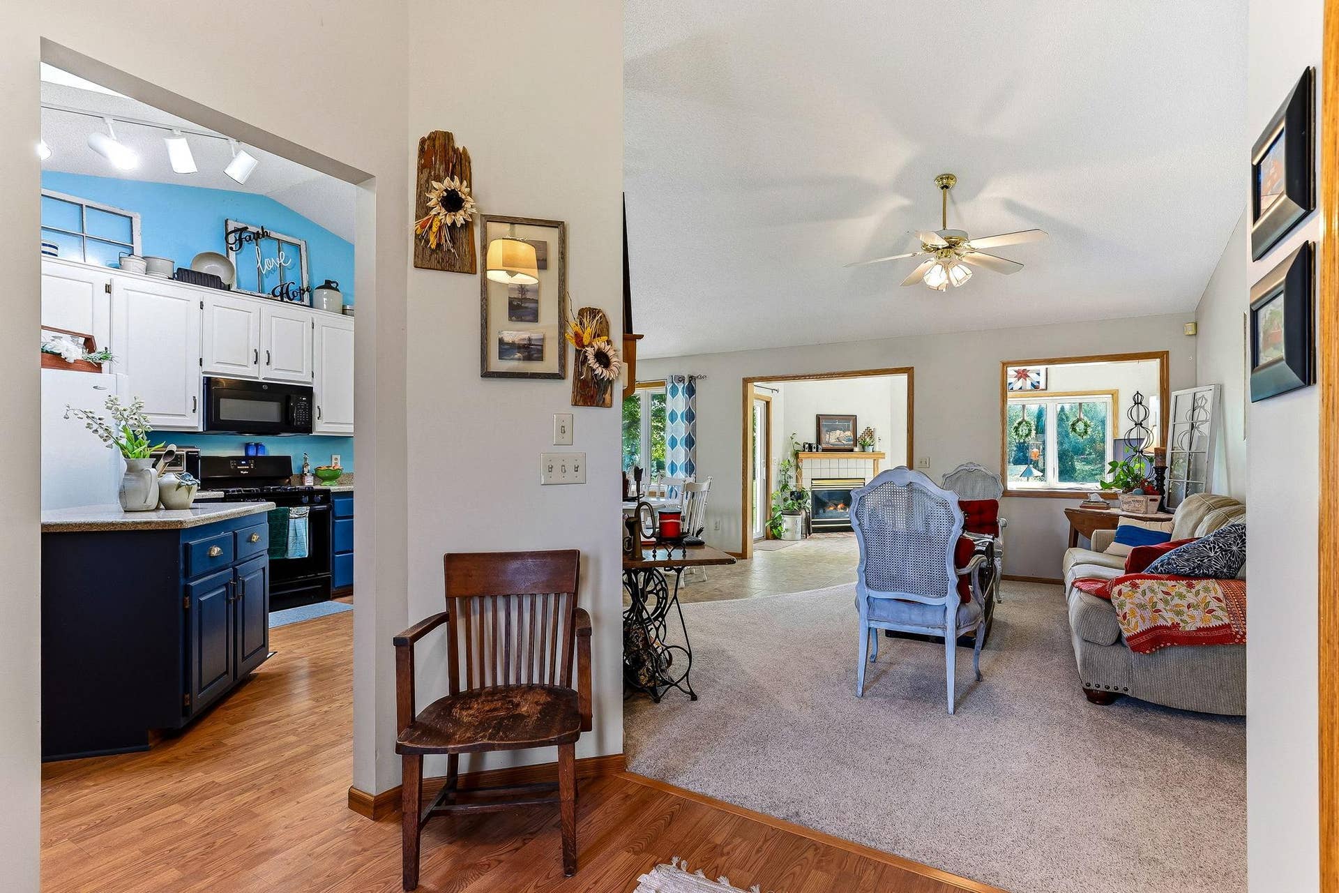 9205 Yorkshire Lane, Brooklyn Park, MN 55443 9205 Yorkshire Lane, Brooklyn Park, MN 55443