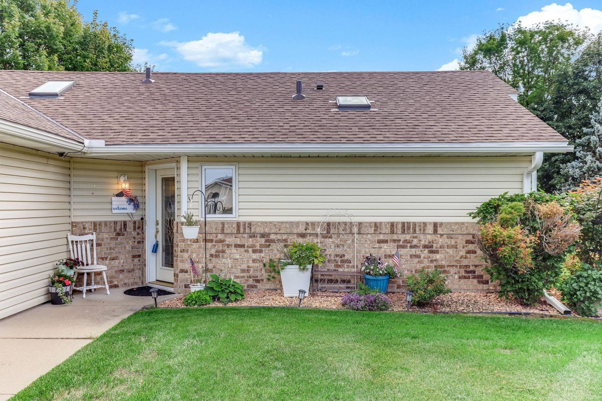9205 Yorkshire Lane, Brooklyn Park, MN 55443 9205 Yorkshire Lane, Brooklyn Park, MN 55443