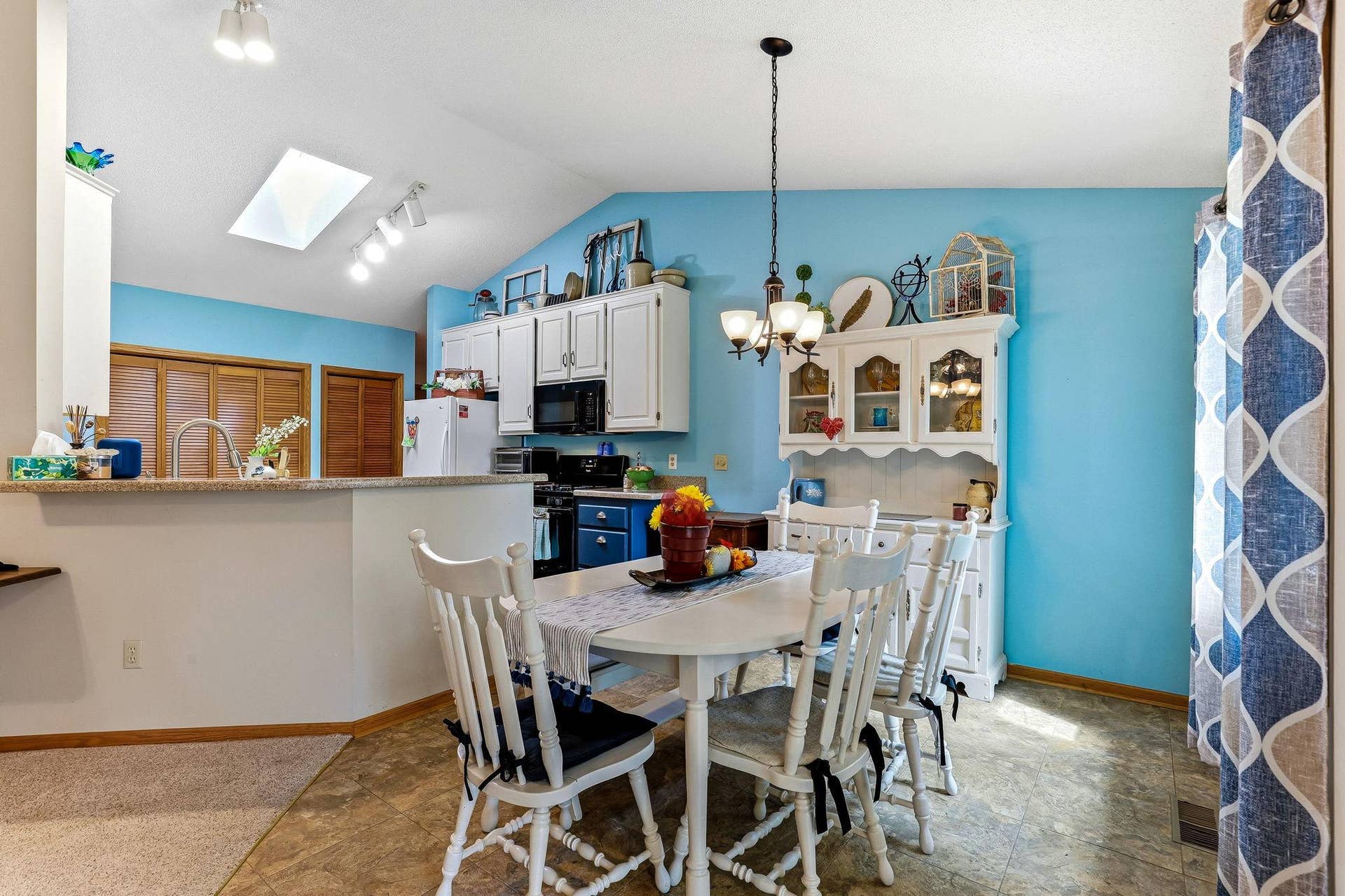 9205 Yorkshire Lane, Brooklyn Park, MN 55443 9205 Yorkshire Lane, Brooklyn Park, MN 55443