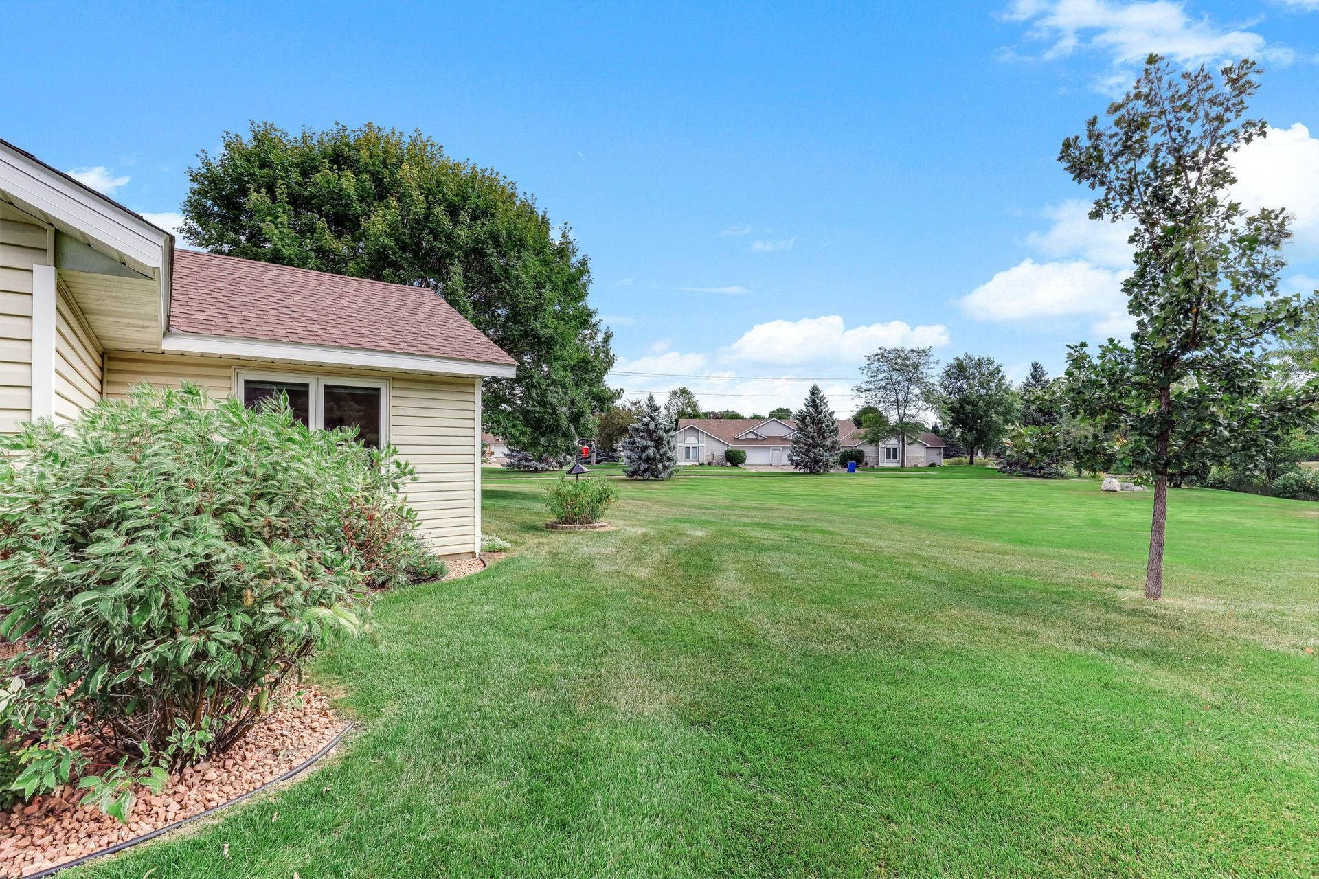 9205 Yorkshire Lane, Brooklyn Park, MN 55443 9205 Yorkshire Lane, Brooklyn Park, MN 55443