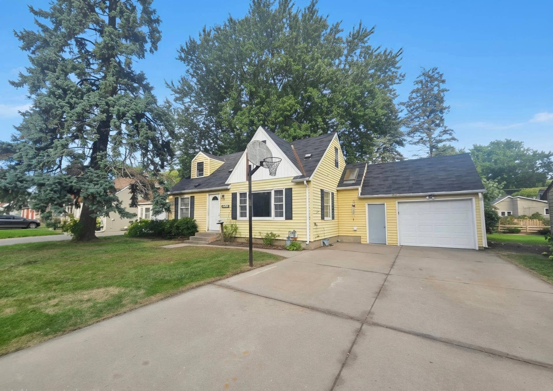415 Adams Avenue, Edina, MN 55343 415 Adams Avenue, Edina, MN 55343