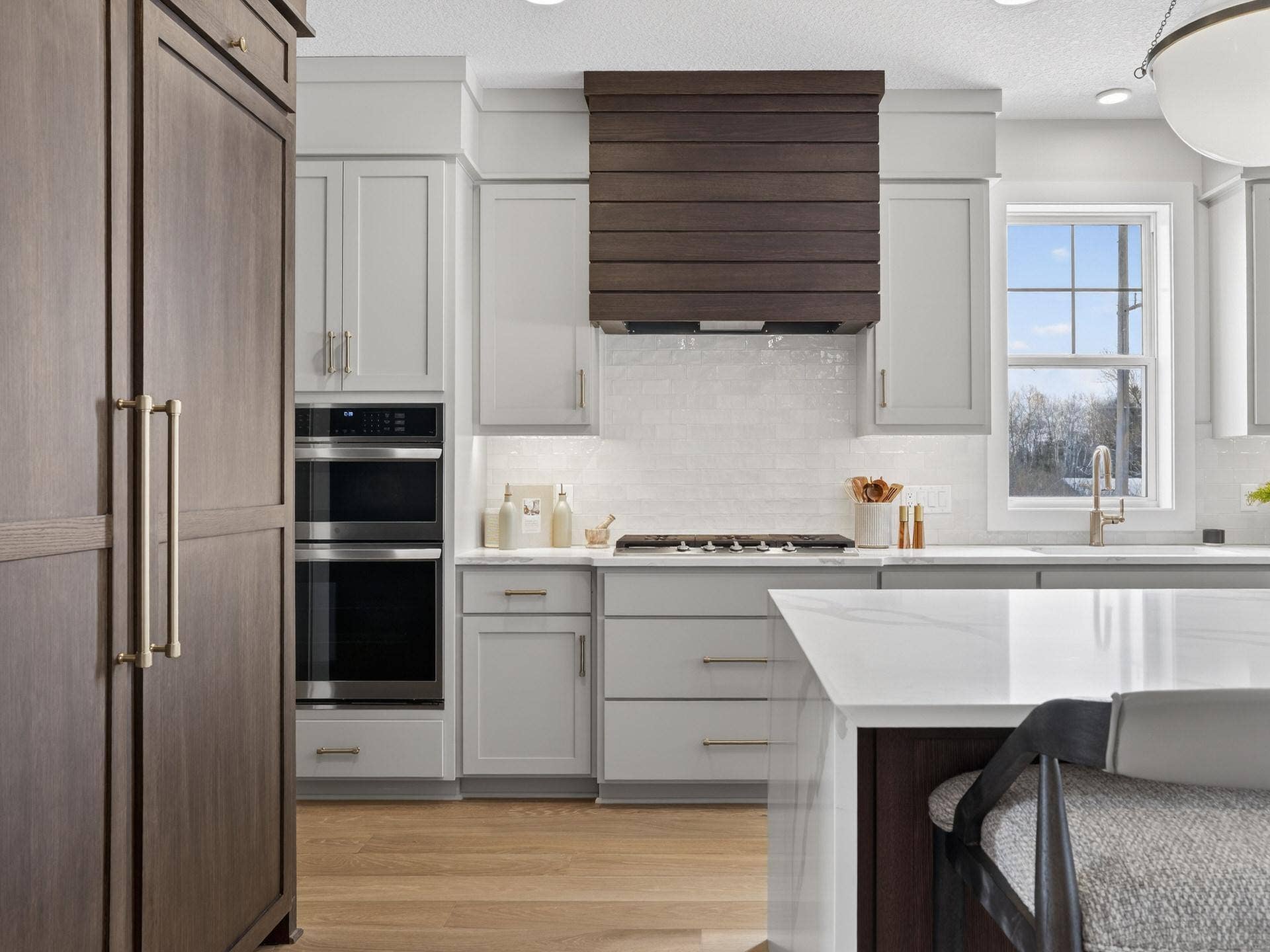 6295 134th Street N, Hugo, MN 55038 Built in oven/microwave combo & 36" gas range make everyday cooking feel extraordinary