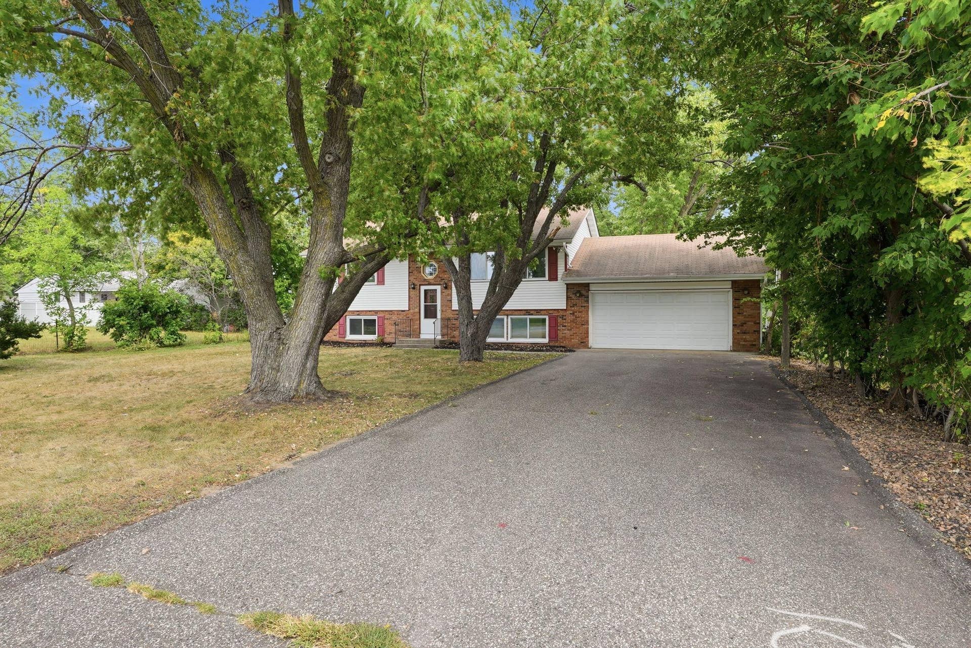 2112 69th Avenue N, Brooklyn Center, MN 55430 27-web-or-mls-First Person Visuals06133.jpg