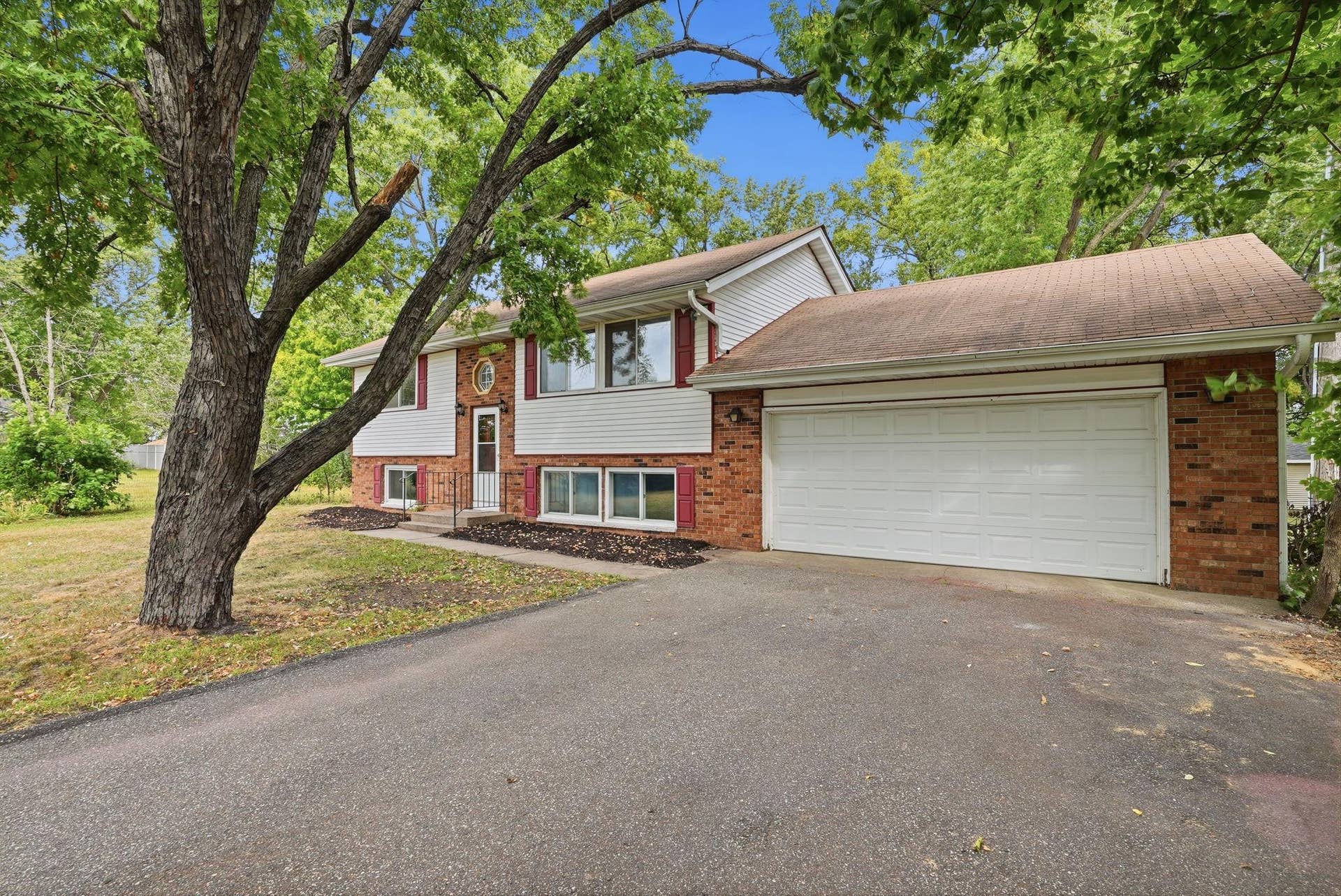 2112 69th Avenue N, Brooklyn Center, MN 55430 29-web-or-mls-First Person Visuals06142.jpg