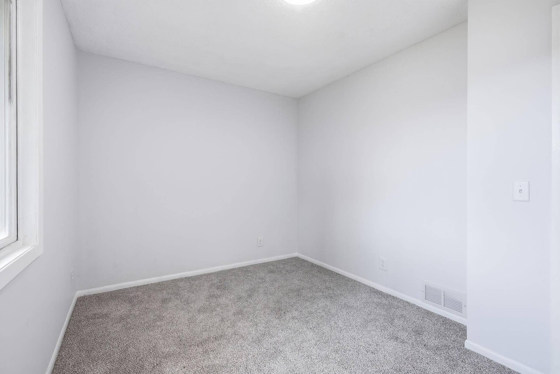 2112 69th Avenue N, Brooklyn Center, MN 55430 14-web-or-mls-First Person Visuals06193.jpg