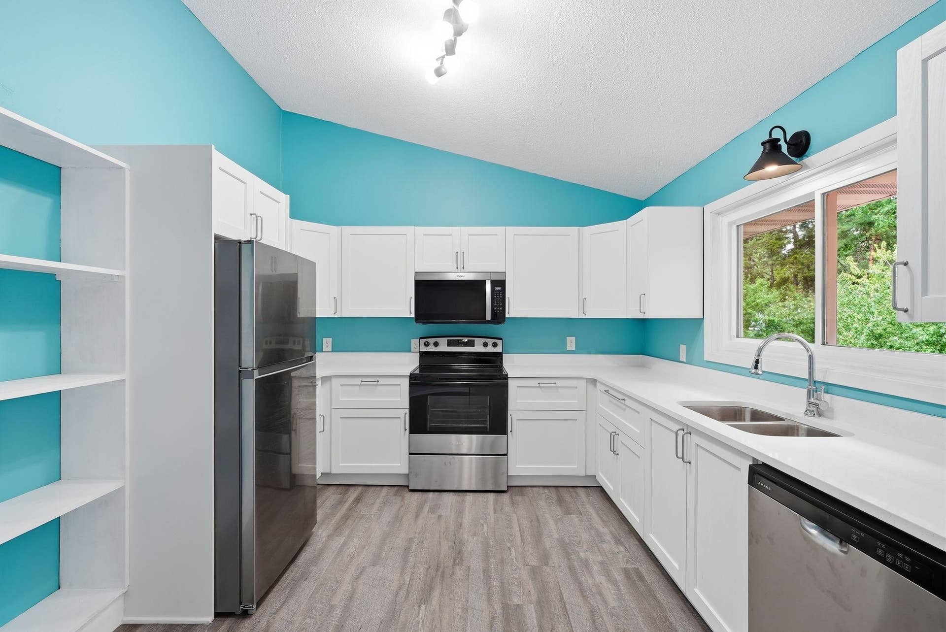 2112 69th Avenue N, Brooklyn Center, MN 55430 9-web-or-mls-First Person Visuals06178.jpg