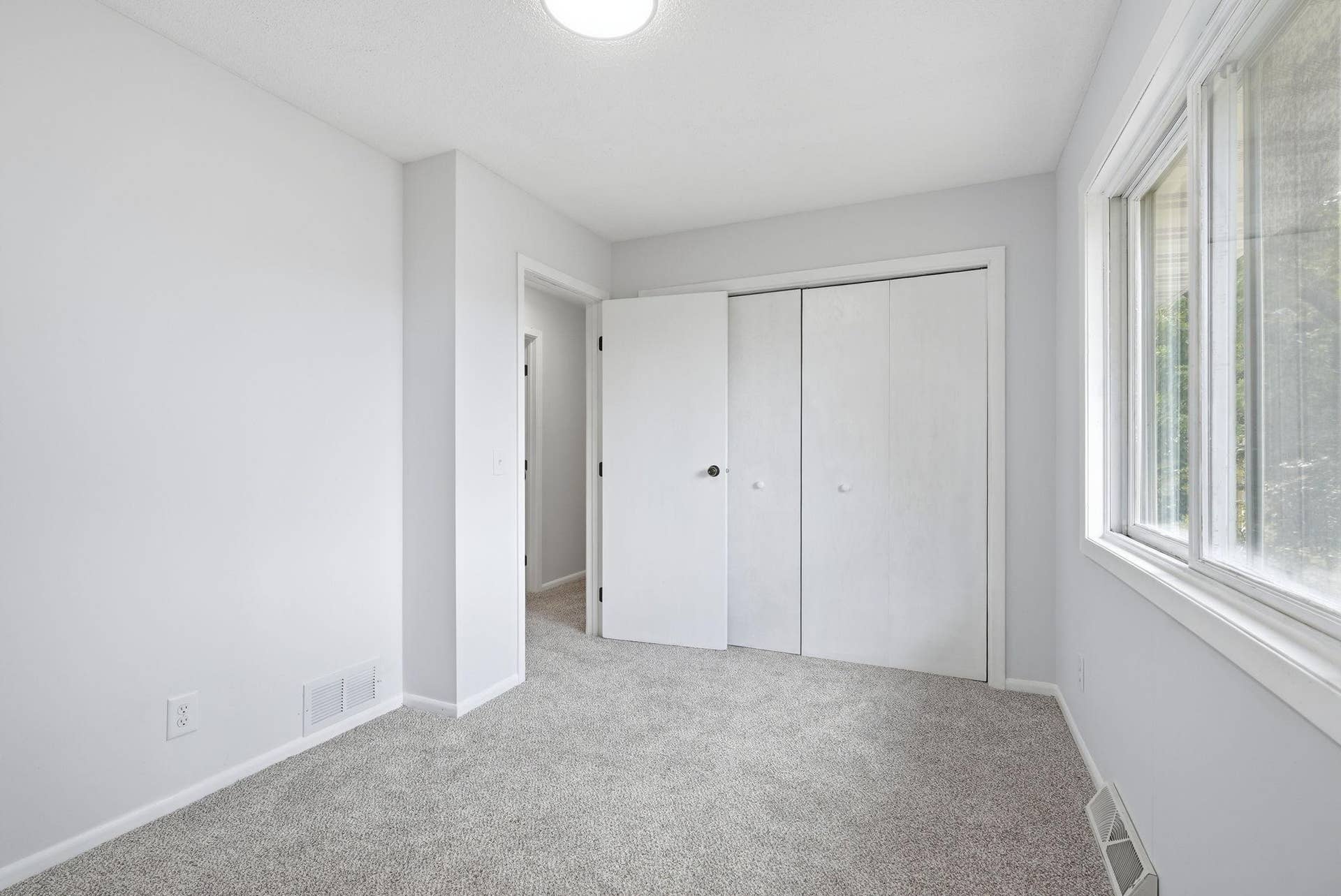 2112 69th Avenue N, Brooklyn Center, MN 55430 15-web-or-mls-First Person Visuals06196.jpg