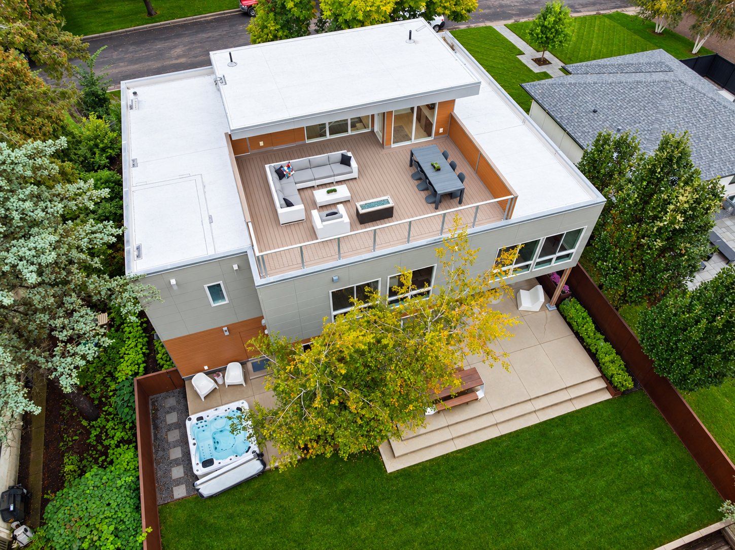 674 Montcalm Place, 94, Saint Paul, MN 55116 Breathtaking roof top deck with attached wet bar and half bathroom on the top level.